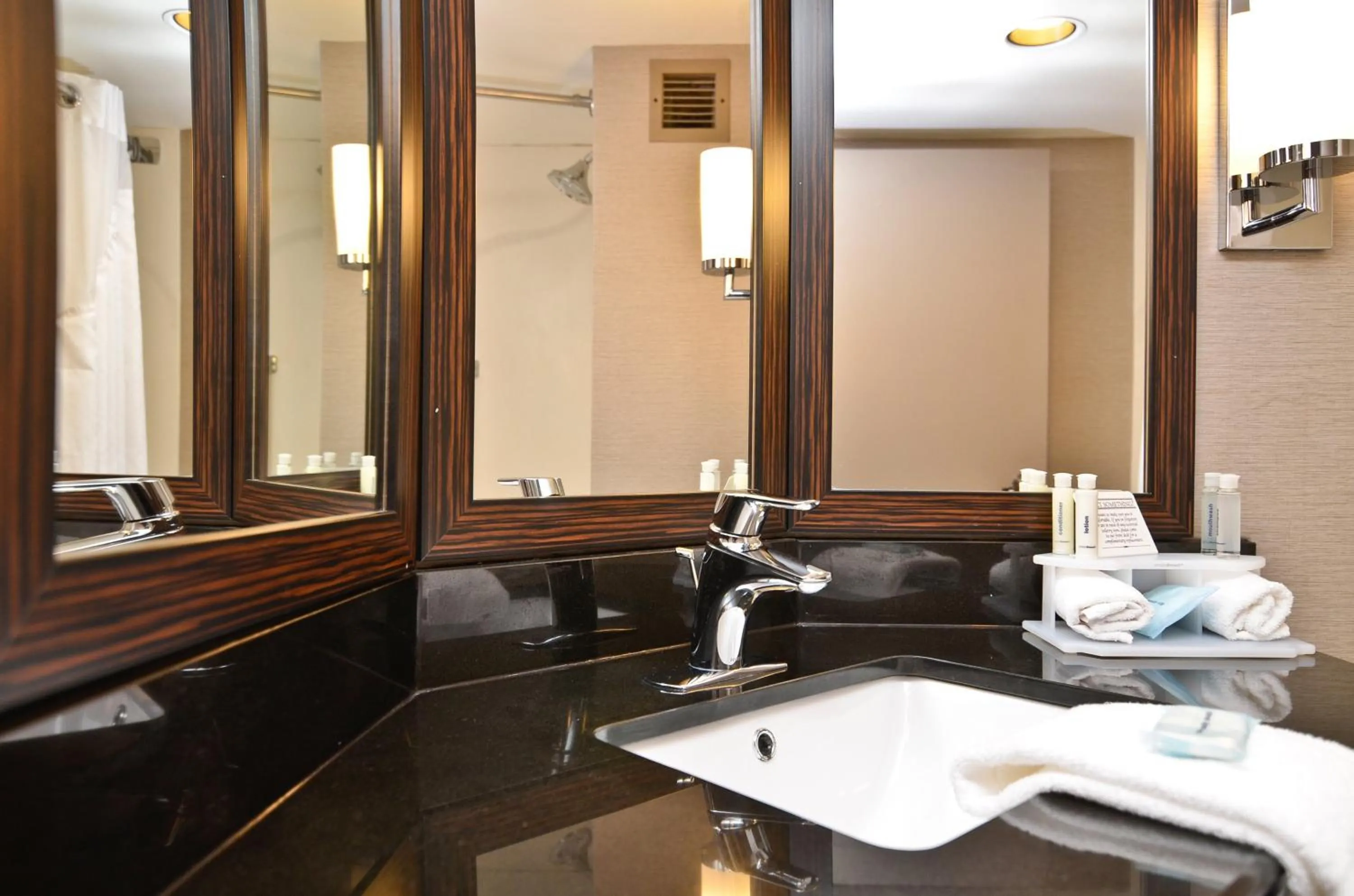 Bedroom in Holiday Inn Express Burlington by IHG