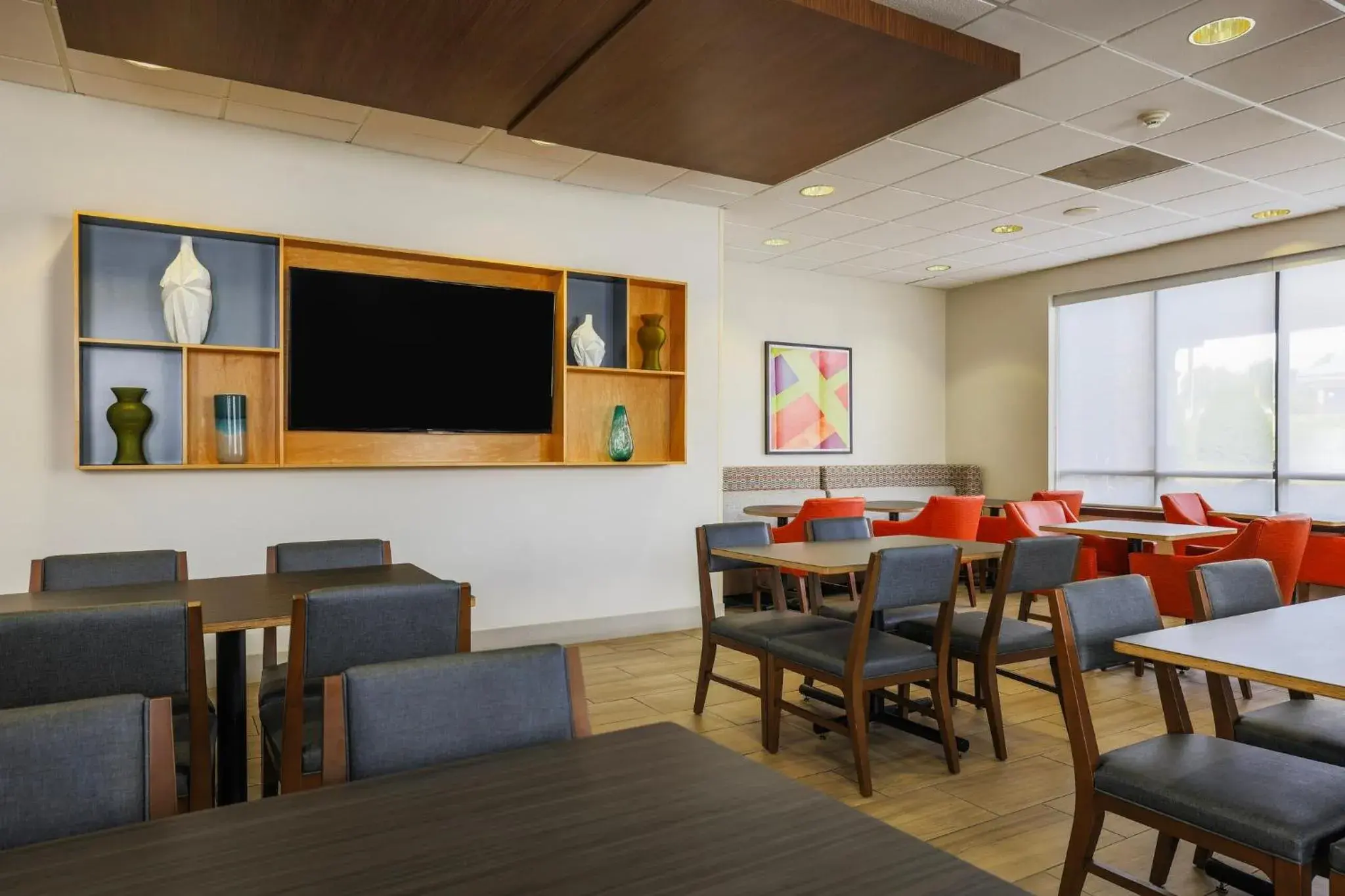 Breakfast in Holiday Inn Express Burlington by IHG Breakfast in Holiday Inn Express Burlington by IHG