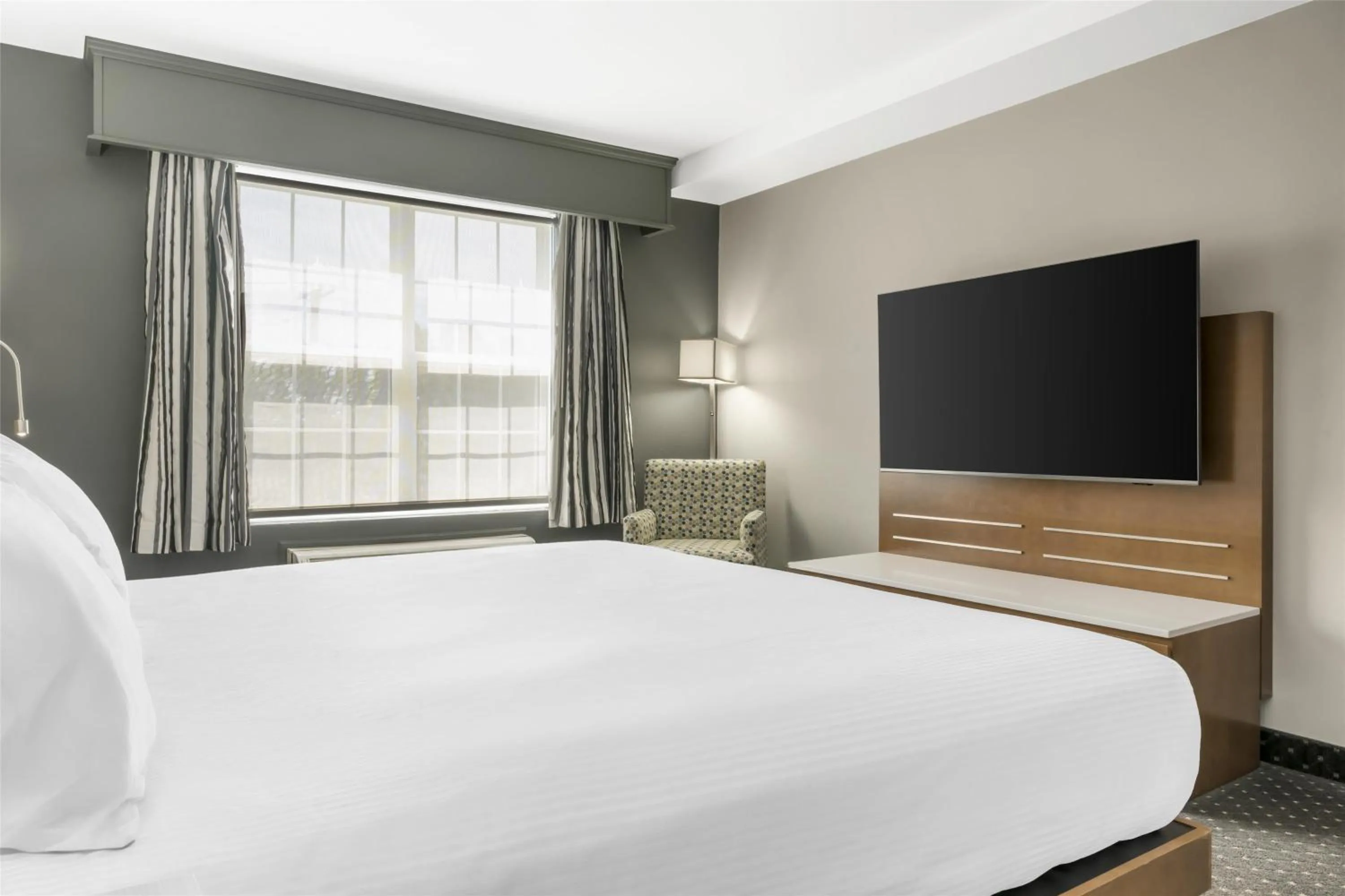 Bedroom, Bed in Best Western Plus Woodstock Hotel Conference Centre