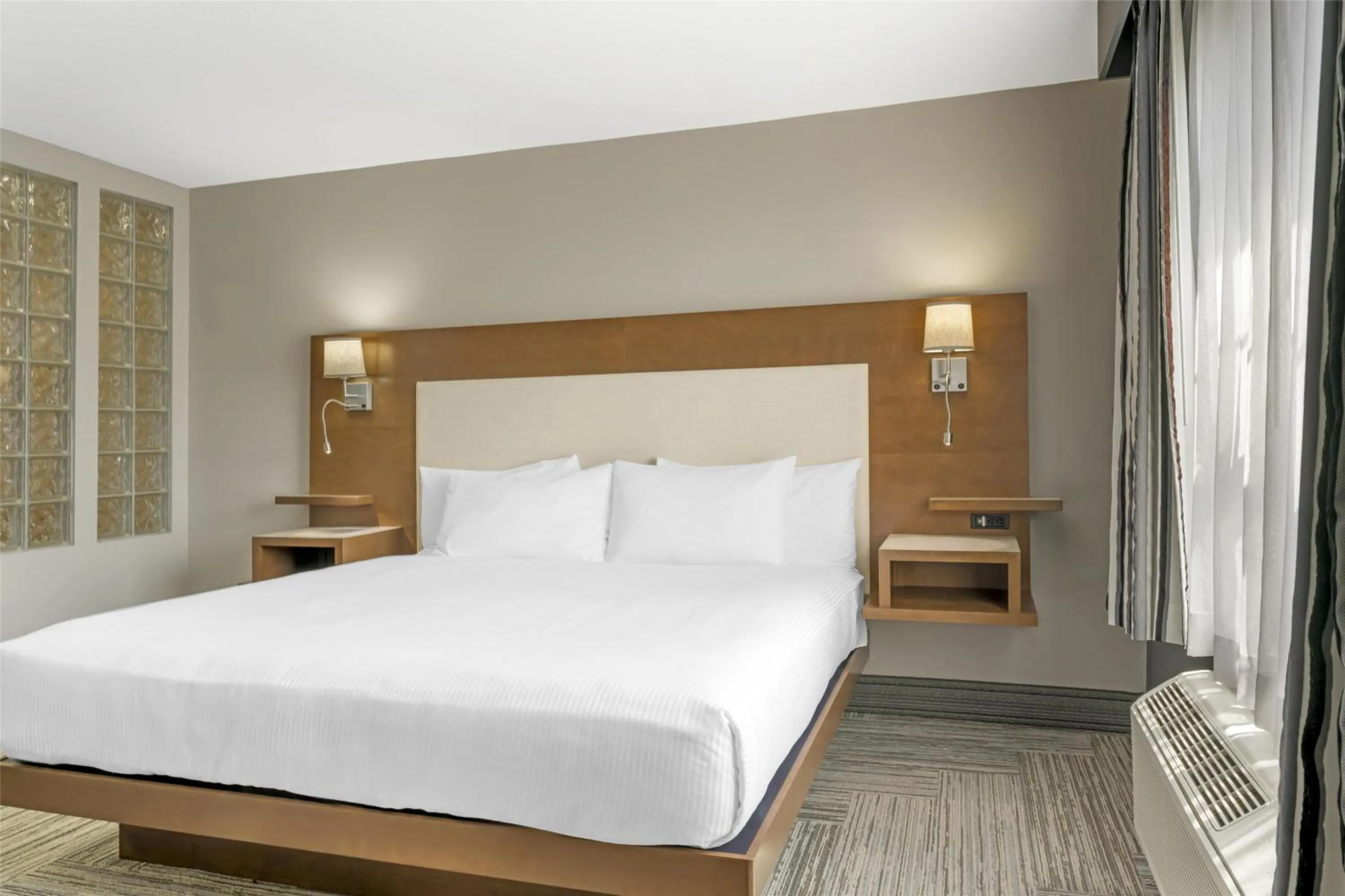 Bedroom, Bed in Best Western Plus Woodstock Hotel Conference Centre