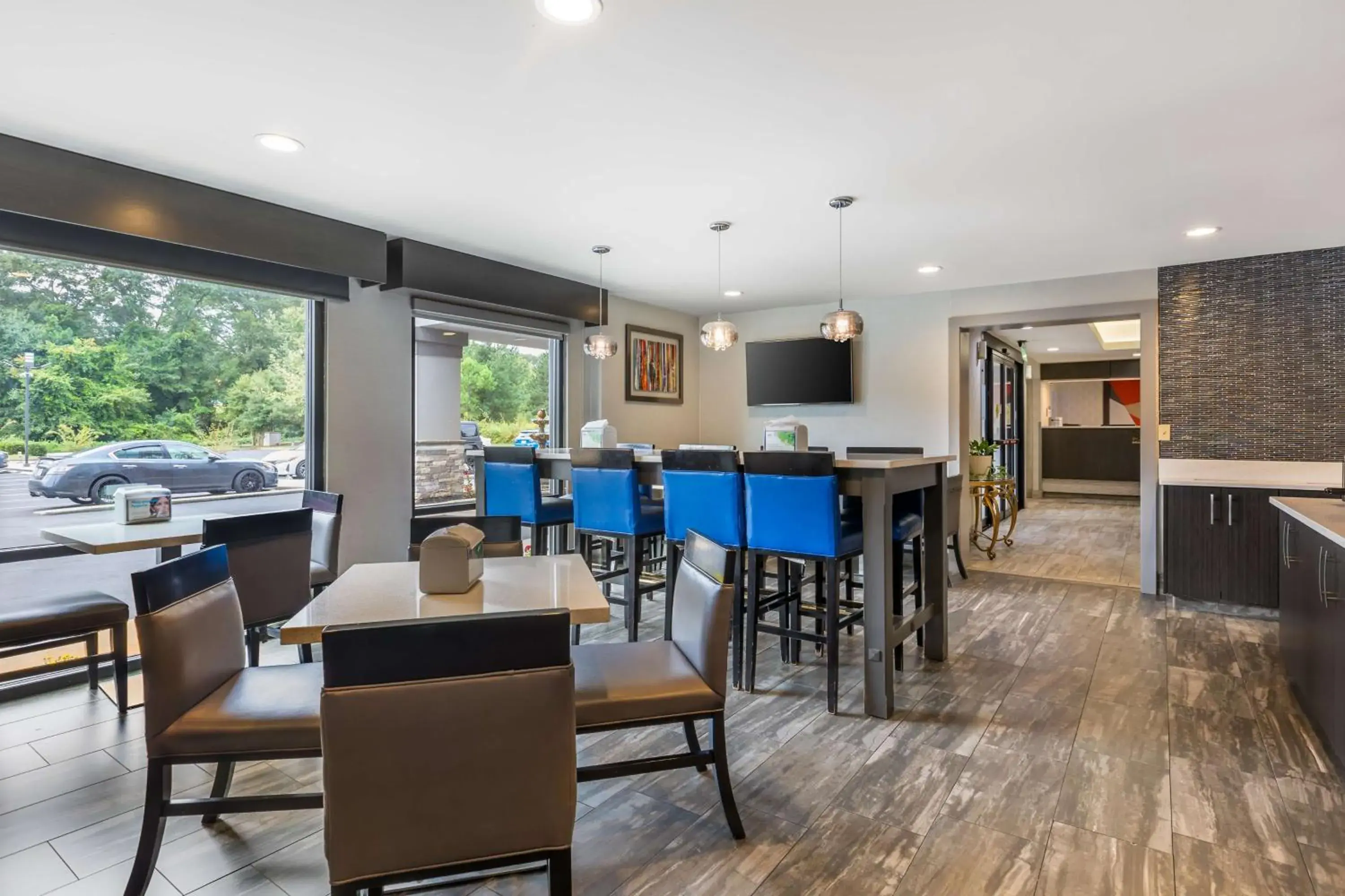 Breakfast in Best Western Plus Spartanburg Breakfast in Best Western Plus Spartanburg