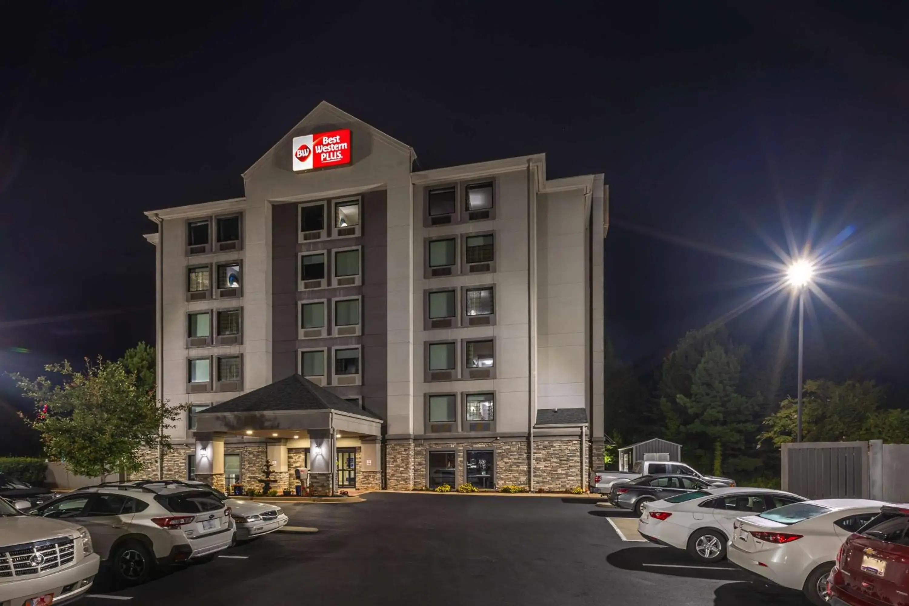 Property building in Best Western Plus Spartanburg Property building in Best Western Plus Spartanburg