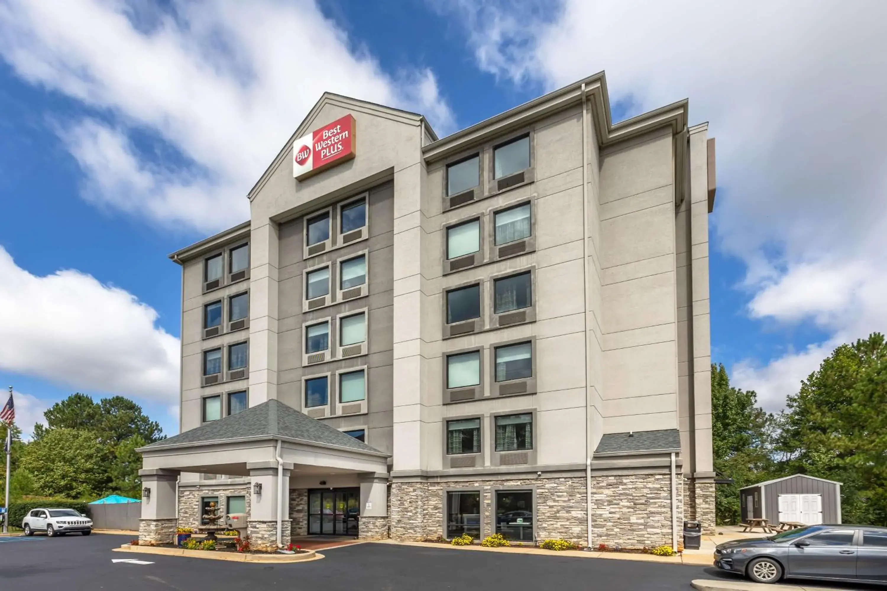 Property building in Best Western Plus Spartanburg Property building in Best Western Plus Spartanburg
