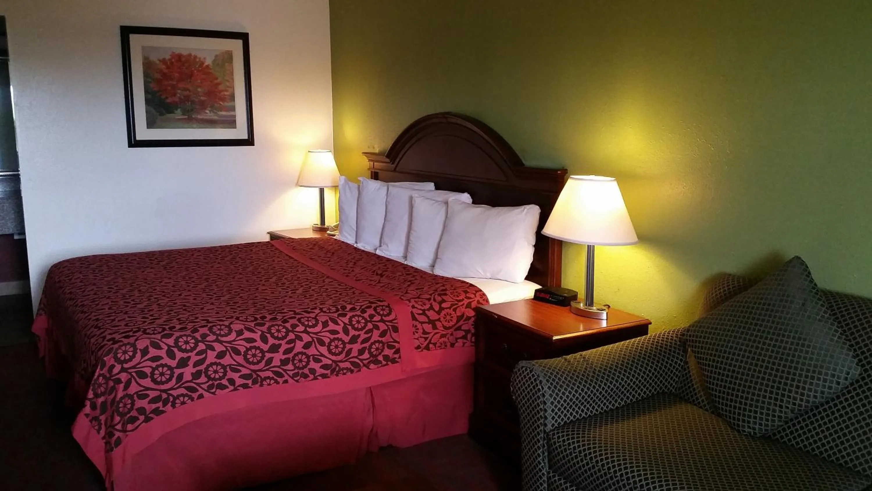 Photo of the whole room, Bed in Days Inn by Wyndham Santa Fe New Mexico