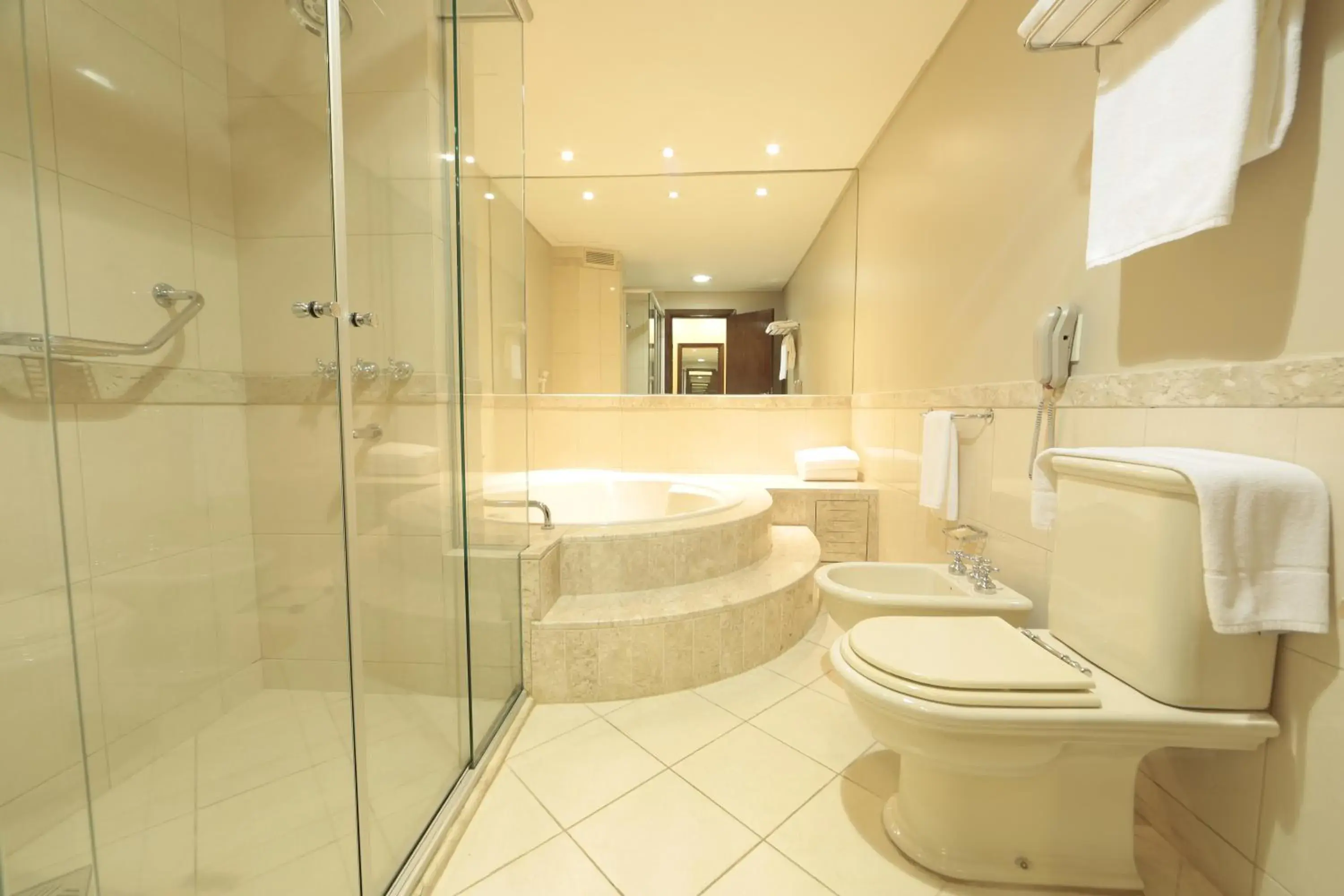 Bathroom in Crowne Plaza Asunción by IHG Bathroom in Crowne Plaza Asunción by IHG