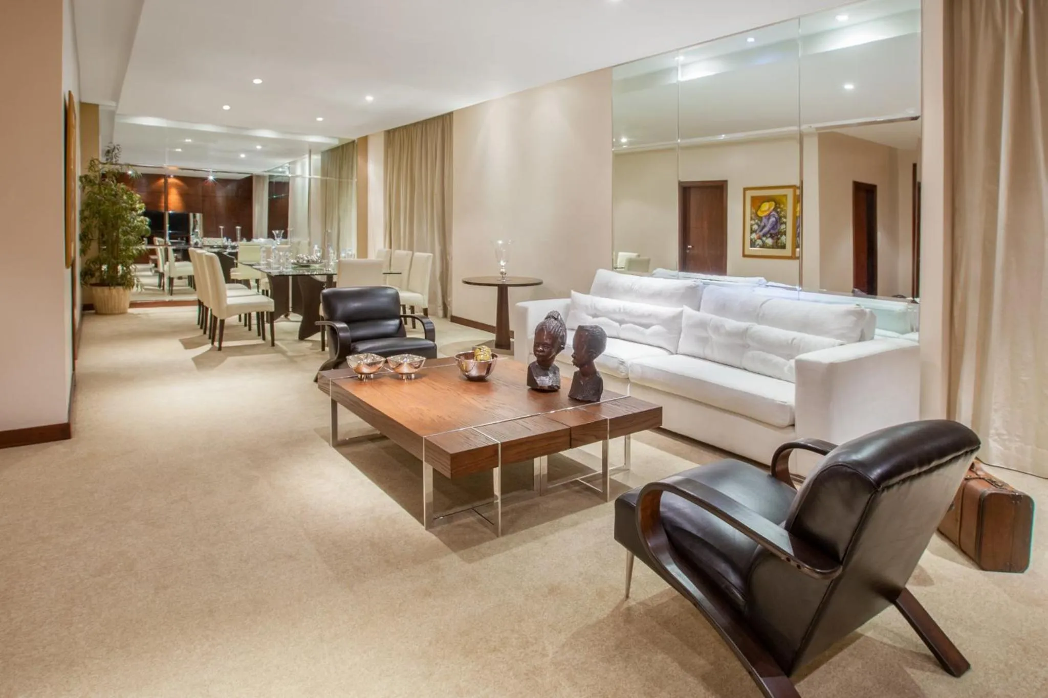 Photo of the whole room in Crowne Plaza Asunción by IHG