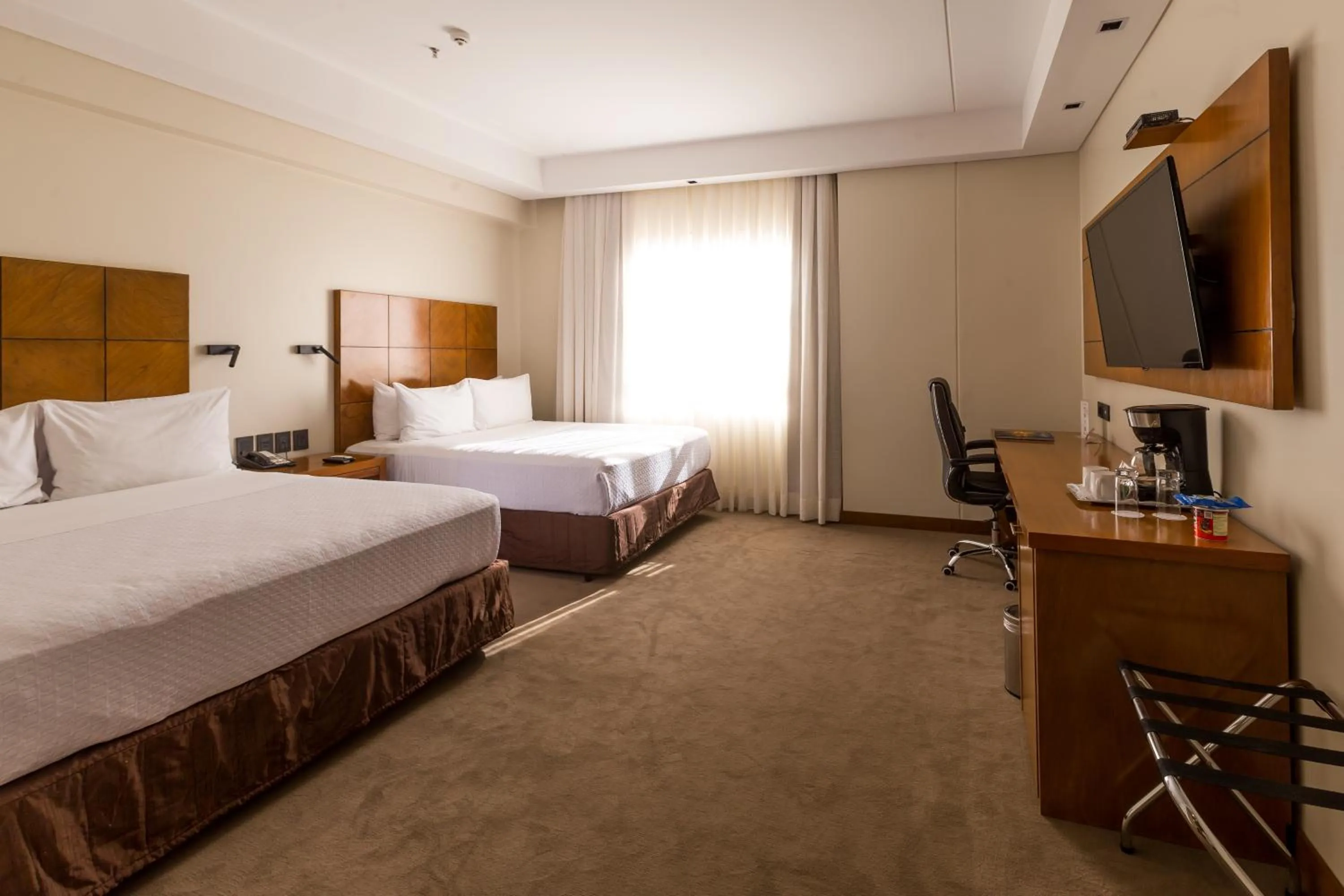 Bedroom, Bed in Crowne Plaza Asunción by IHG