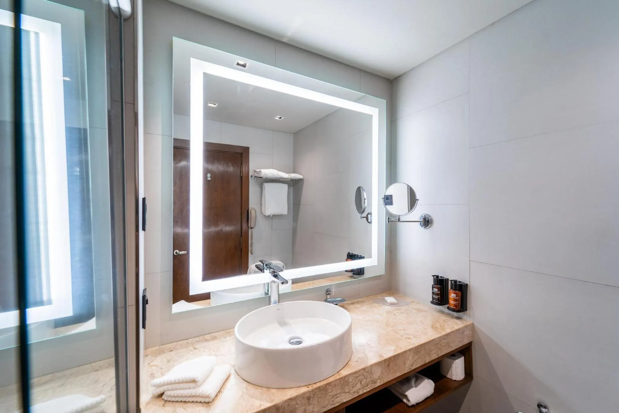 Bathroom in Crowne Plaza Asunción by IHG