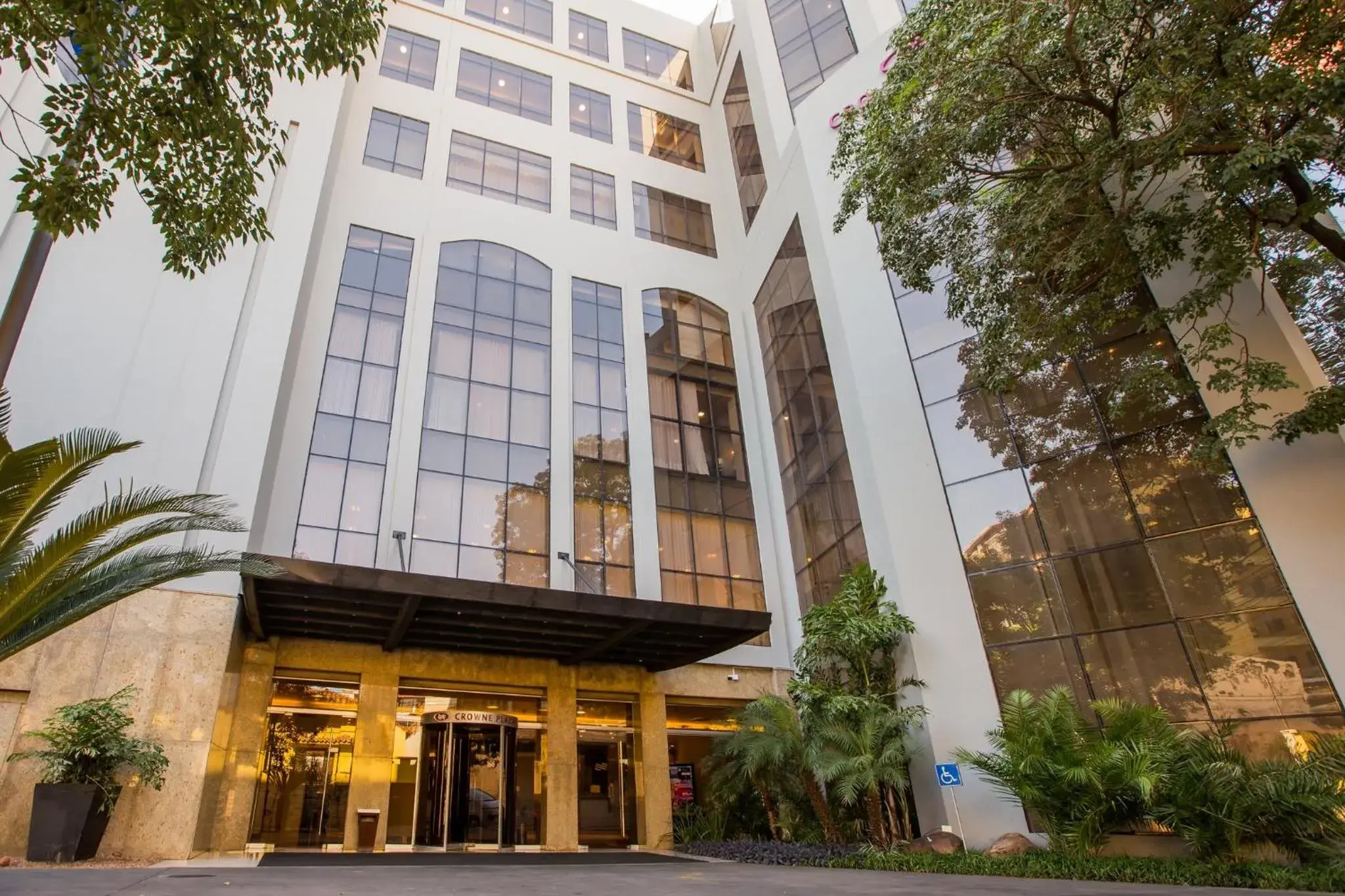 Property building in Crowne Plaza Asunción by IHG Property building in Crowne Plaza Asunción by IHG