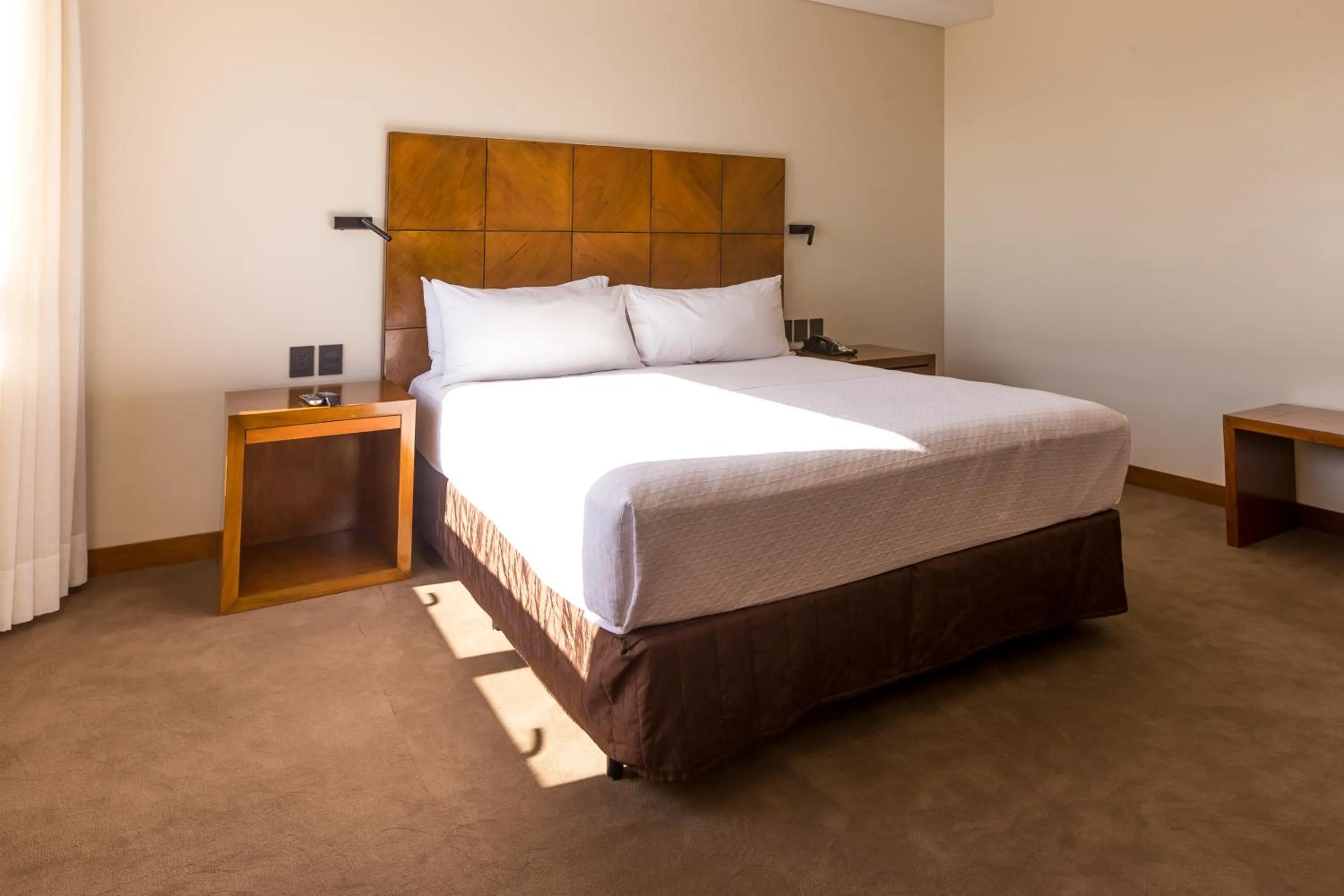 Bedroom, Bed in Crowne Plaza Asunción by IHG