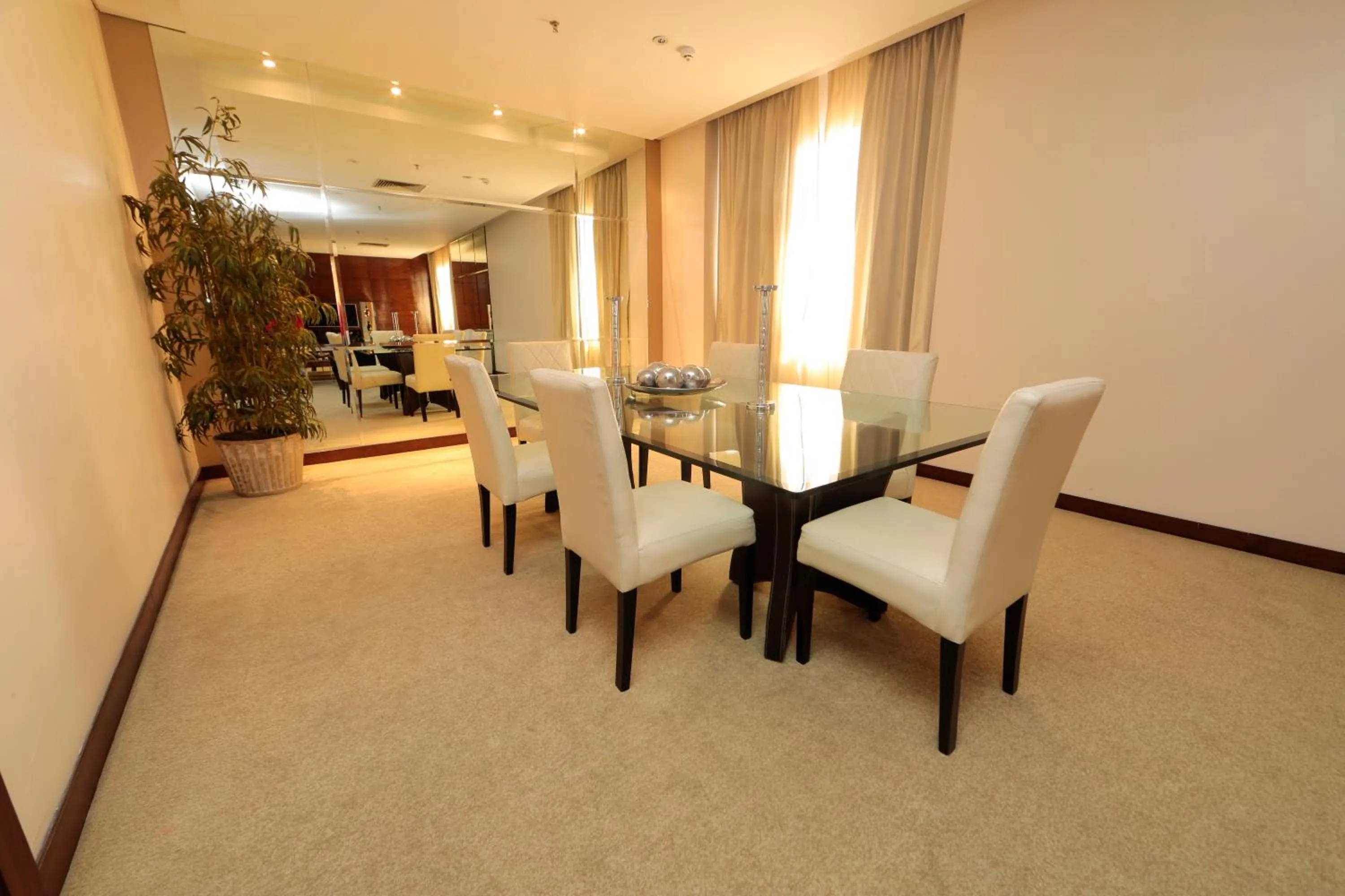 Photo of the whole room in Crowne Plaza Asunción by IHG