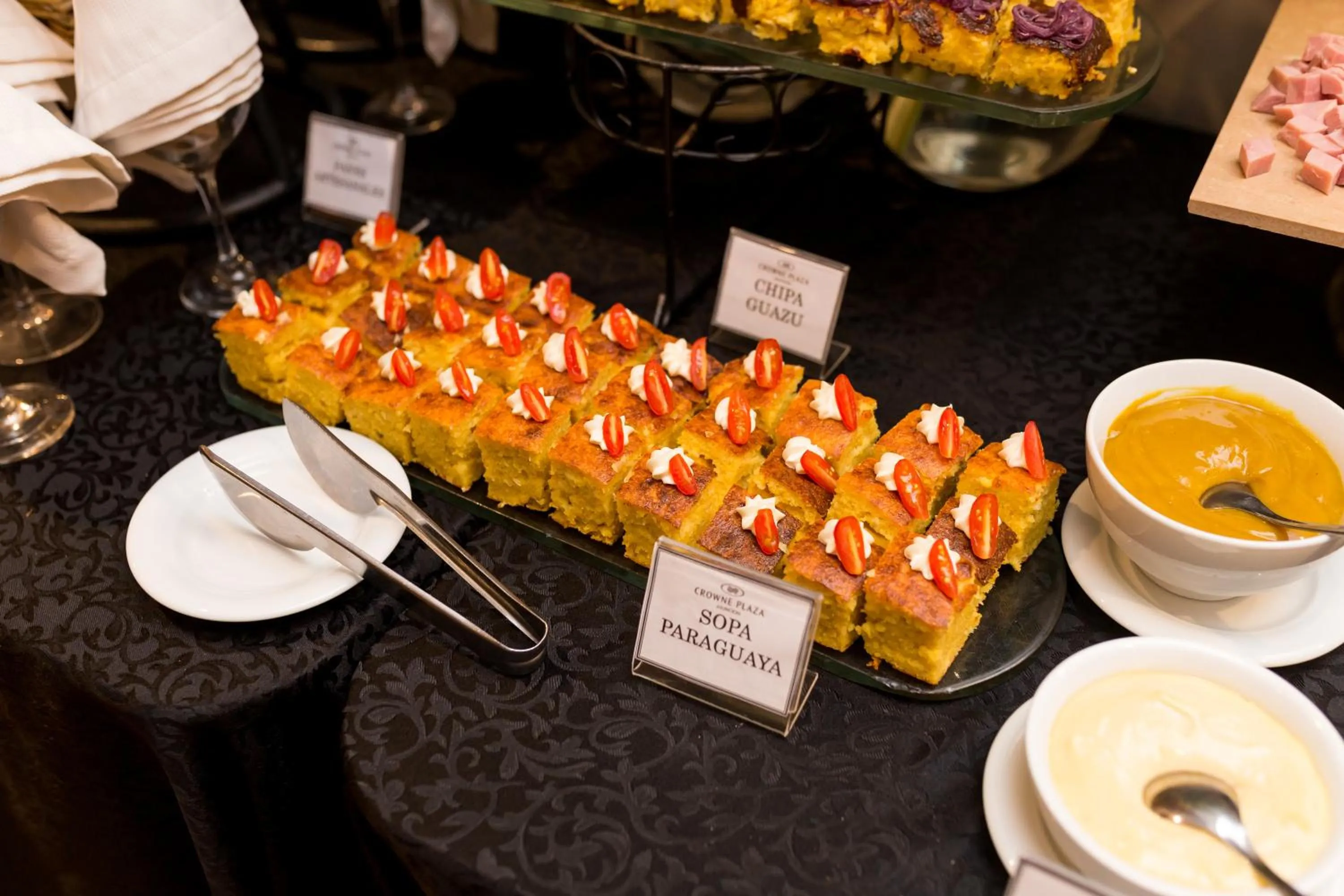 Food and drinks in Crowne Plaza Asunción by IHG