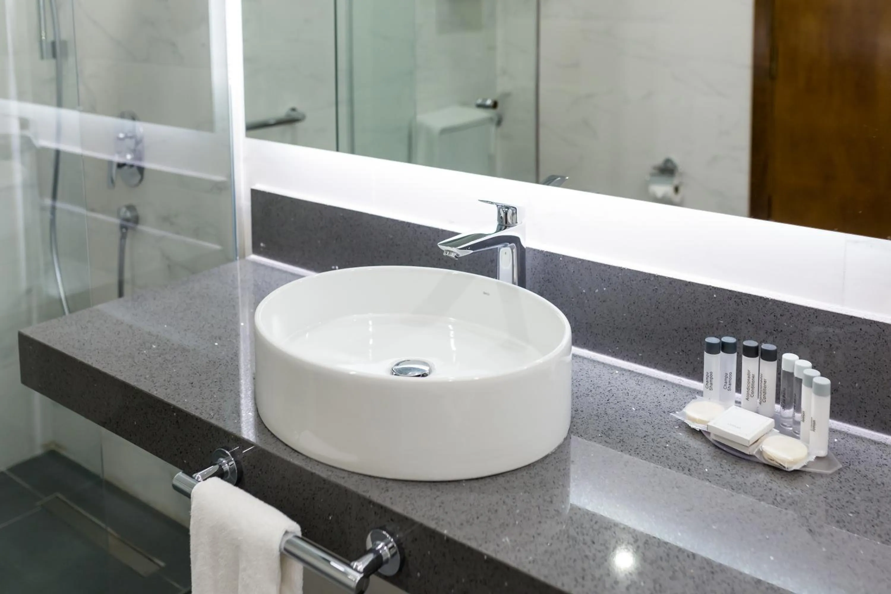 Bathroom in Crowne Plaza Asunción by IHG