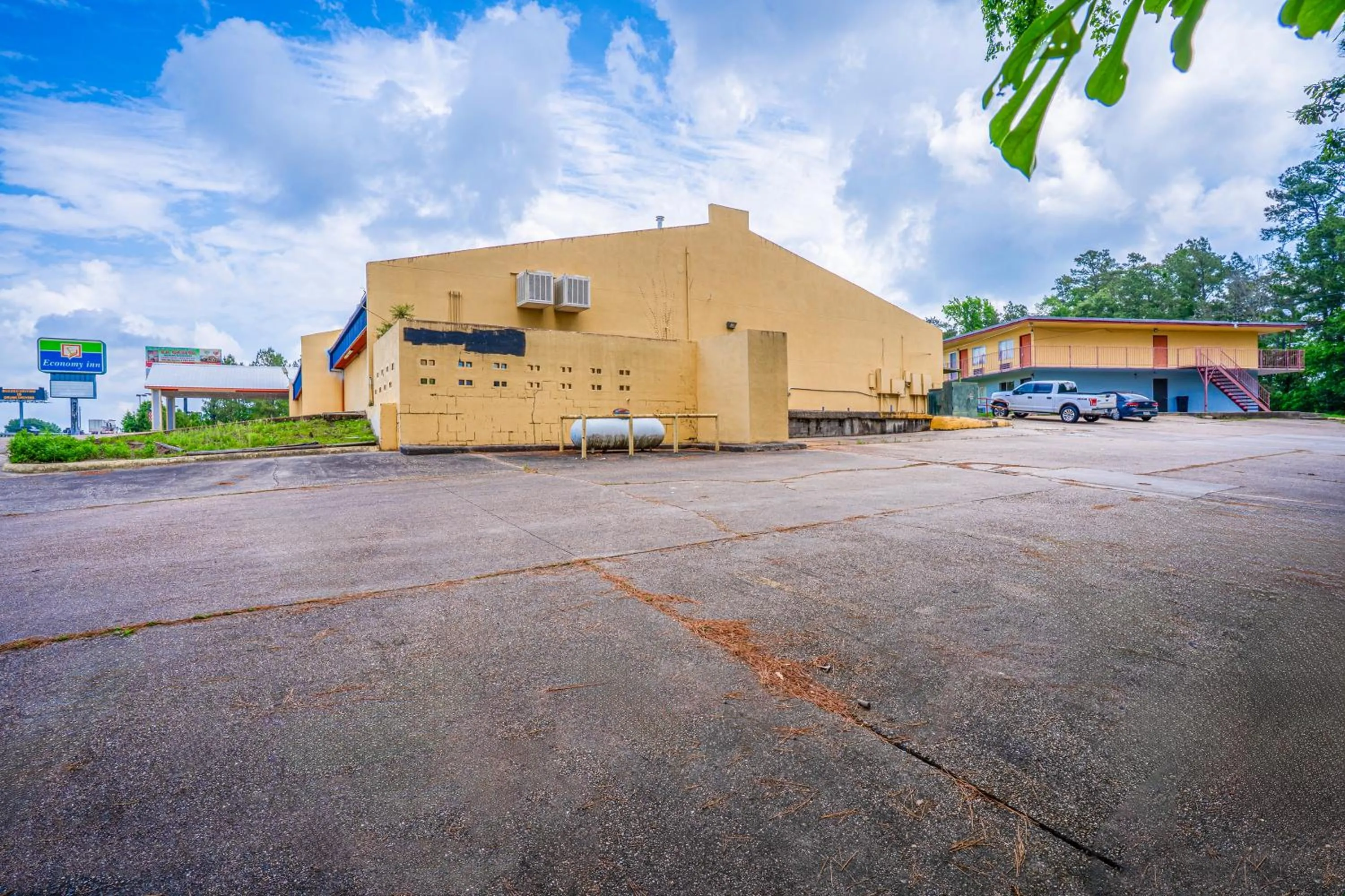 Property building in Economy Inn By OYO Livingston TX Hwy 59