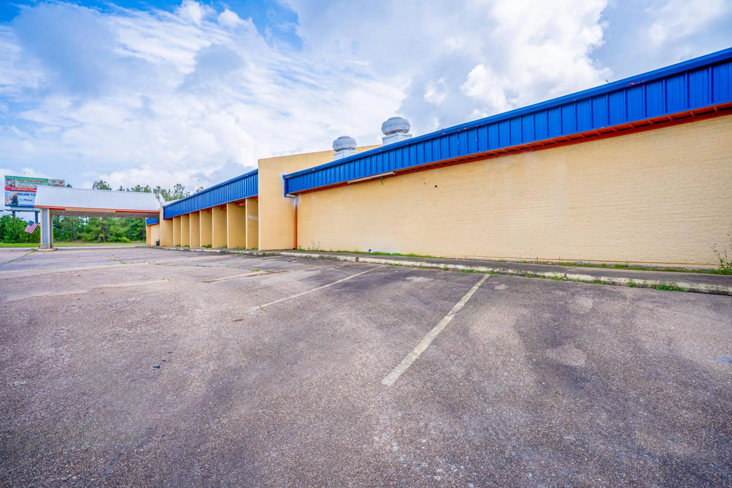 Facade/entrance in Economy Inn By OYO Livingston TX Hwy 59