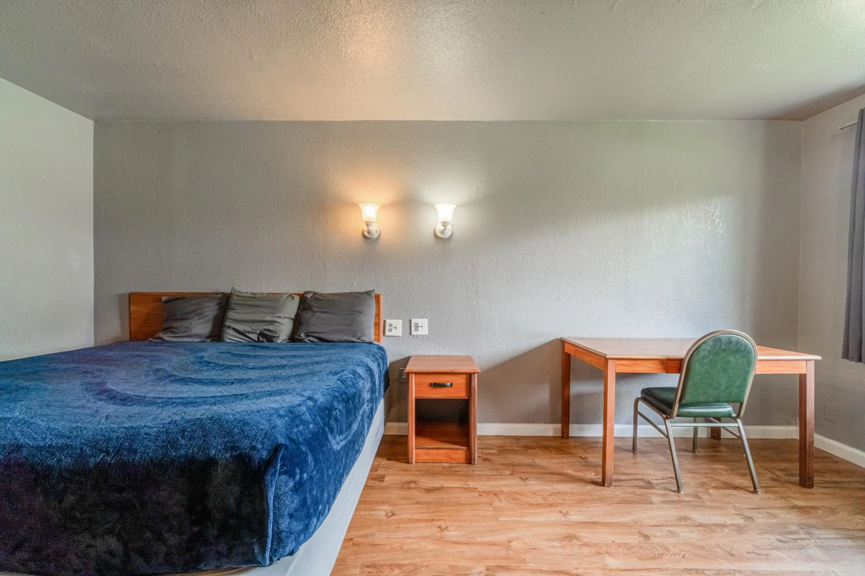 Bedroom, Bed in Economy Inn By OYO Livingston TX Hwy 59