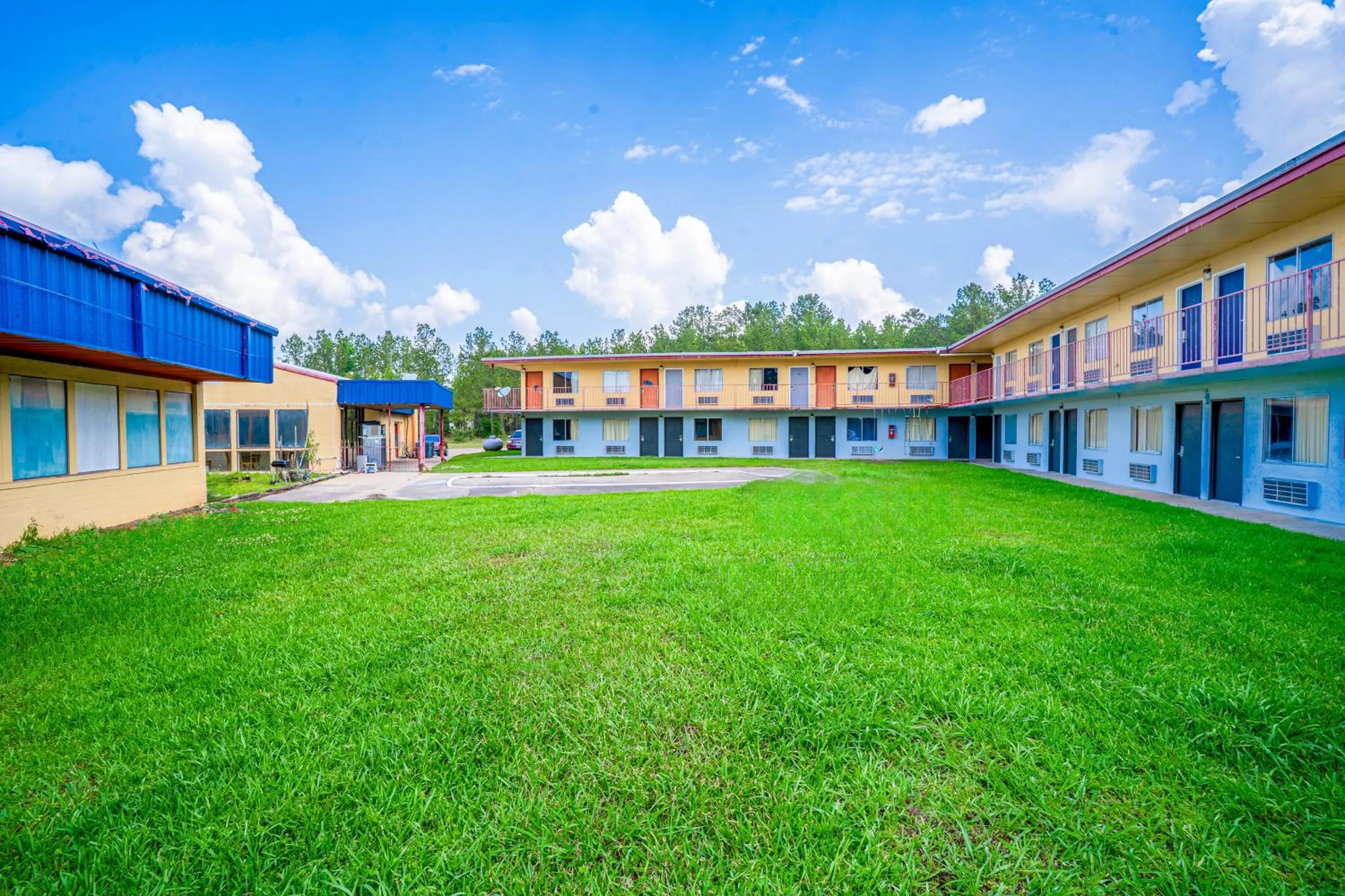 Property building in Economy Inn By OYO Livingston TX Hwy 59