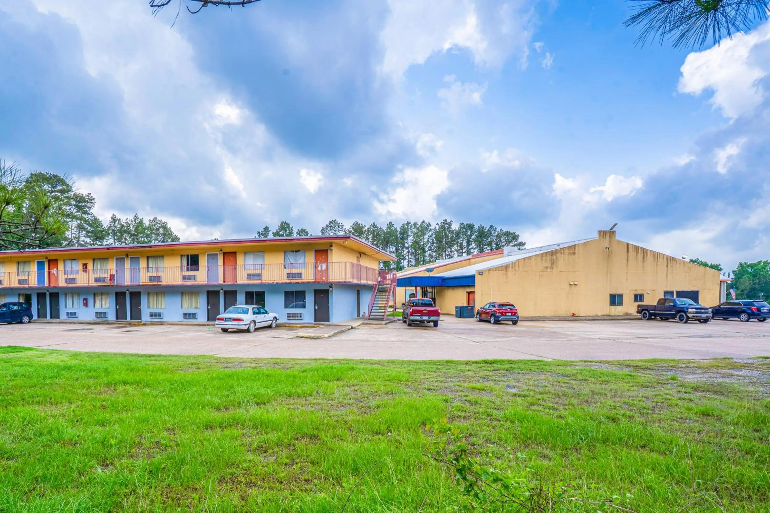 Parking in Economy Inn By OYO Livingston TX Hwy 59