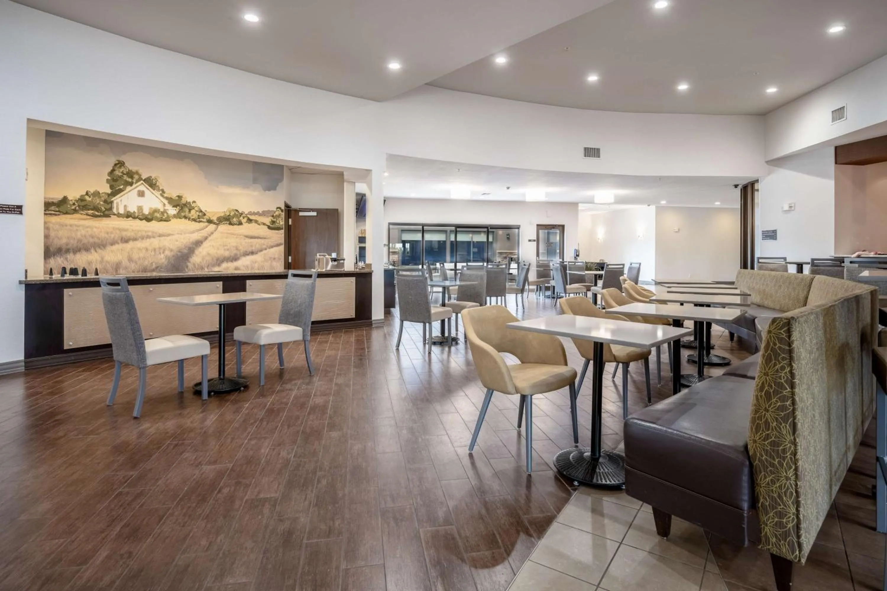 Breakfast in Best Western Premier Bryan College Station