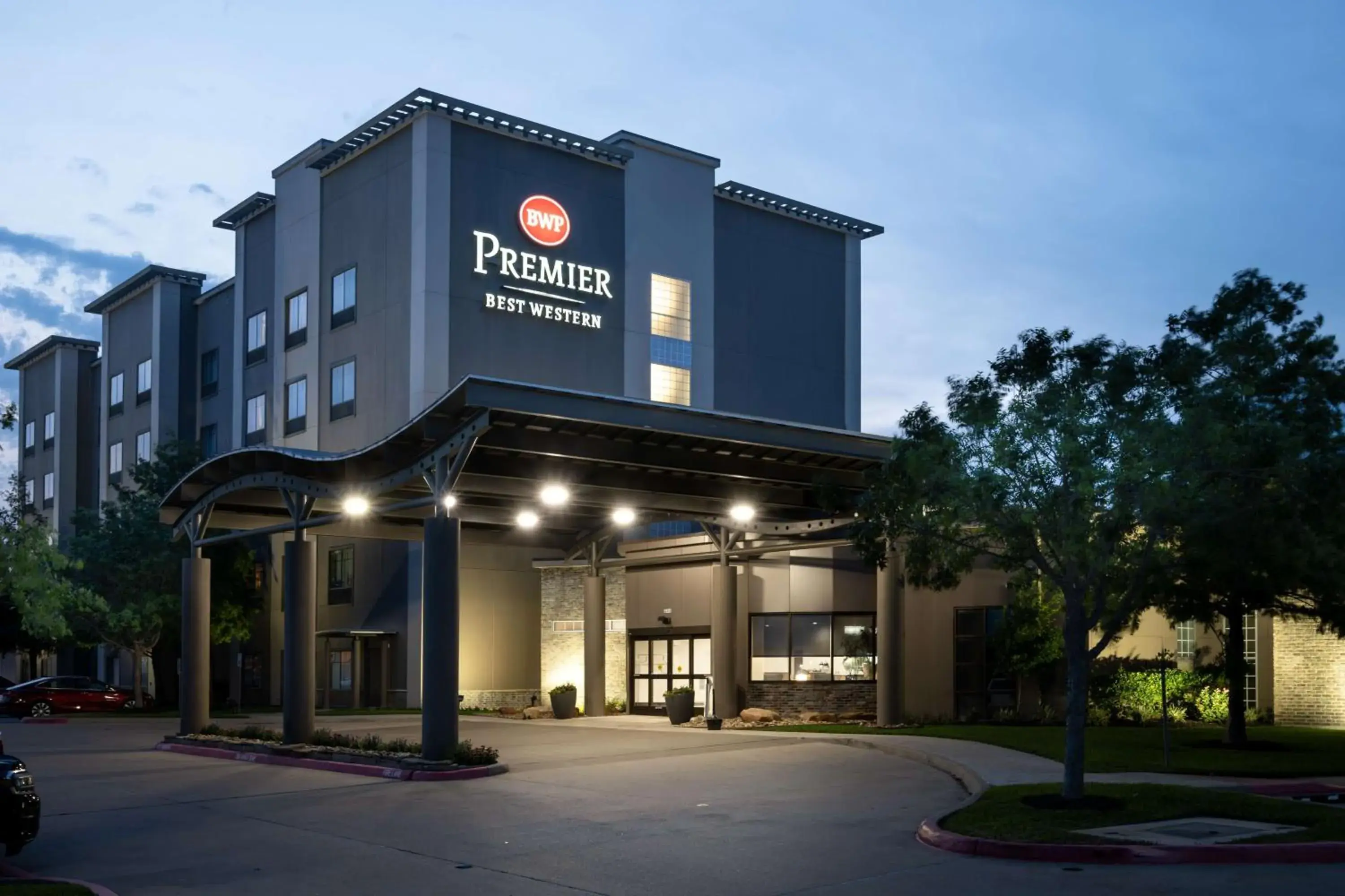 Property building in Best Western Premier Bryan College Station Property building in Best Western Premier Bryan College Station