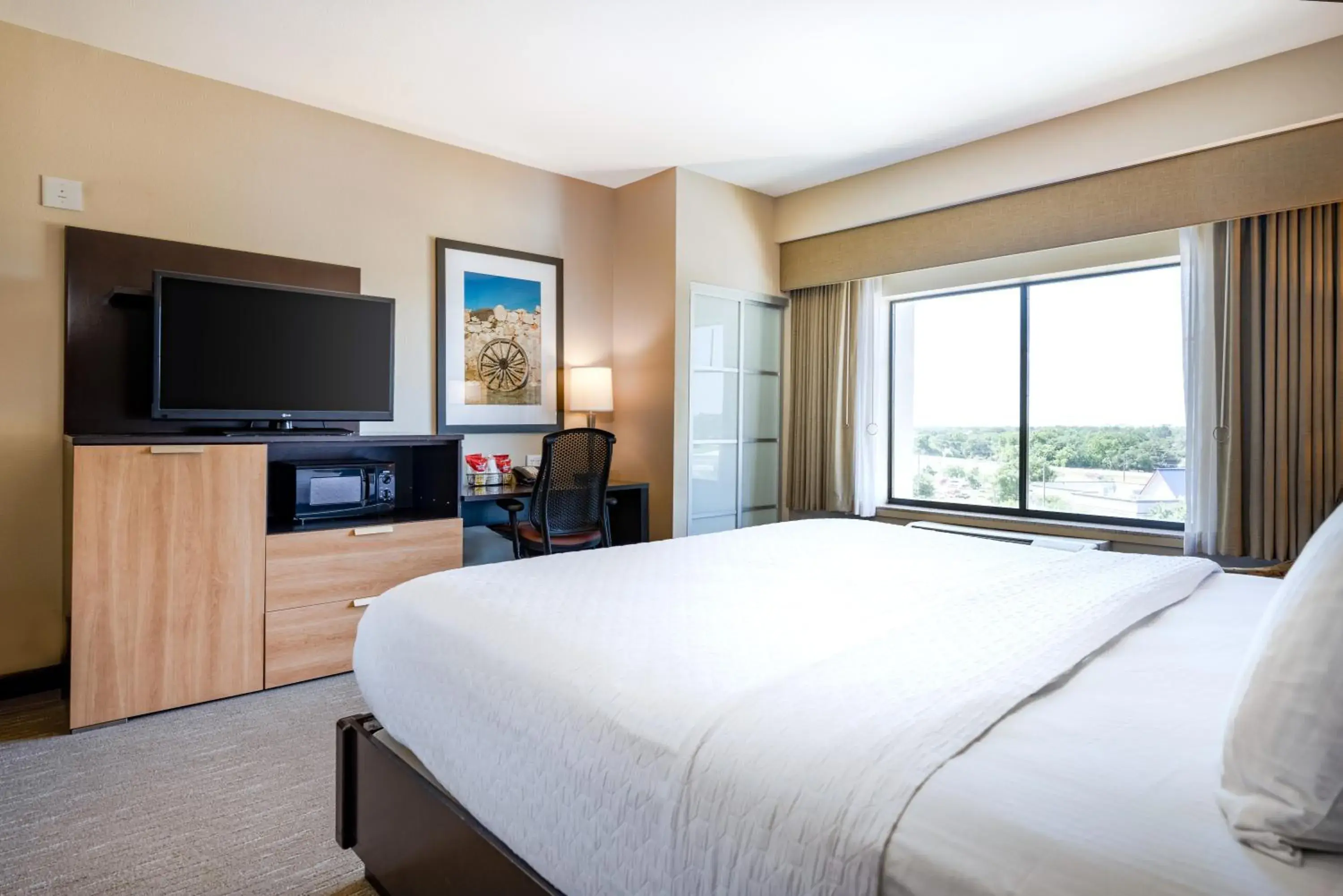 Bed in Best Western Premier Bryan College Station Bed in Best Western Premier Bryan College Station