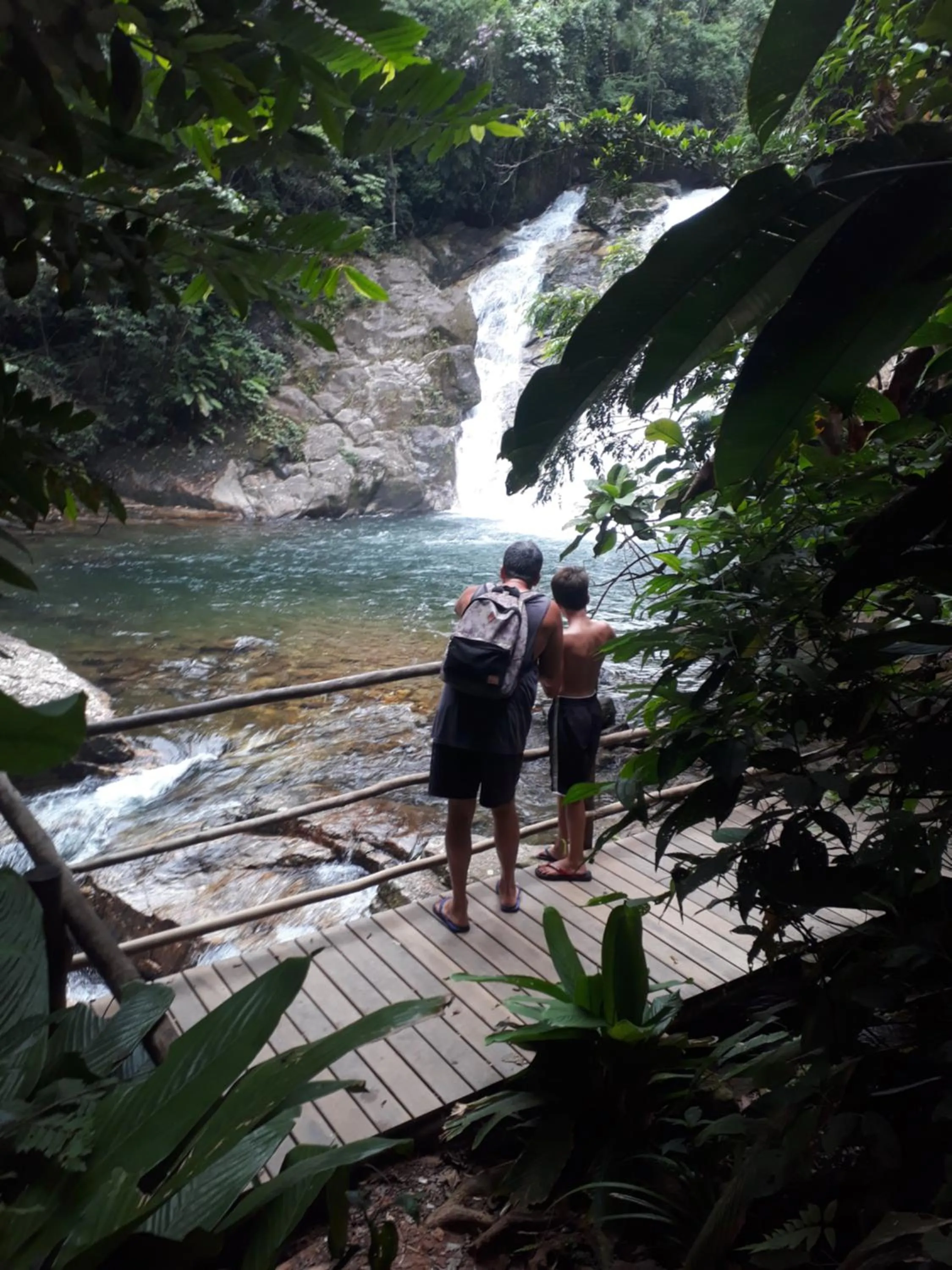 Alegria casa 3 dorms Cond Fechado churrasqueira piscina