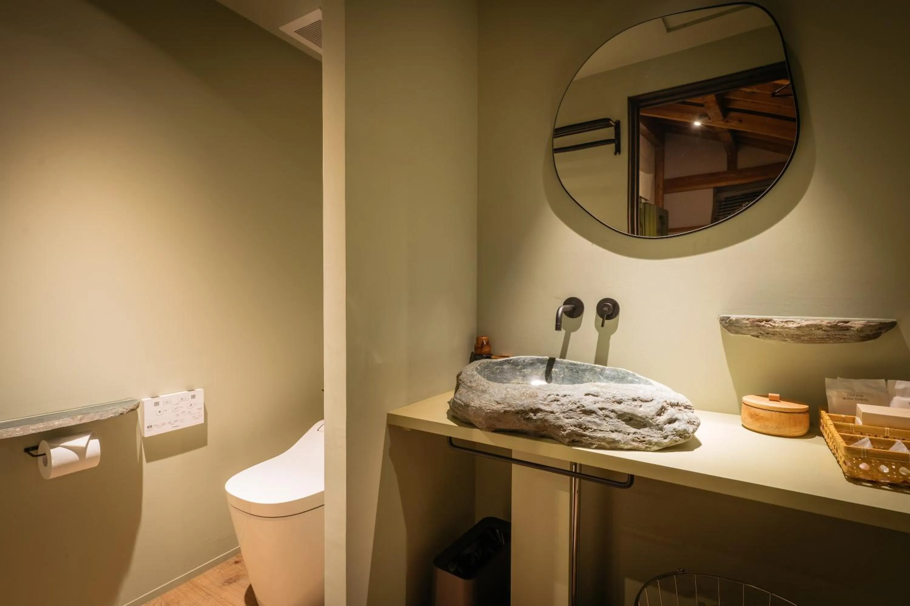 Toilet in Bed and Craft