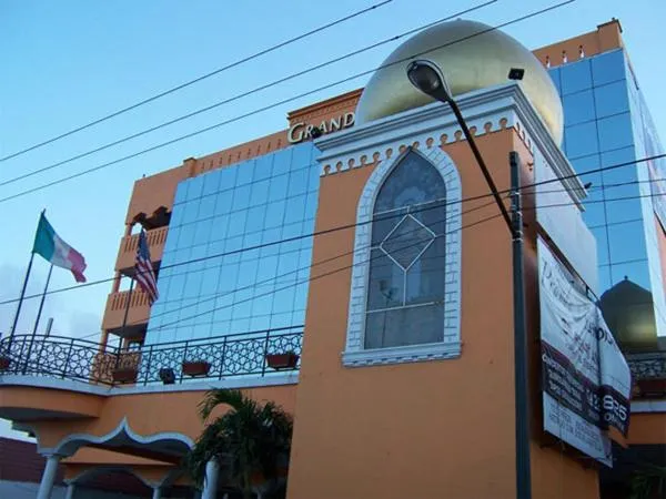 Property building in Grand Royal Tampico