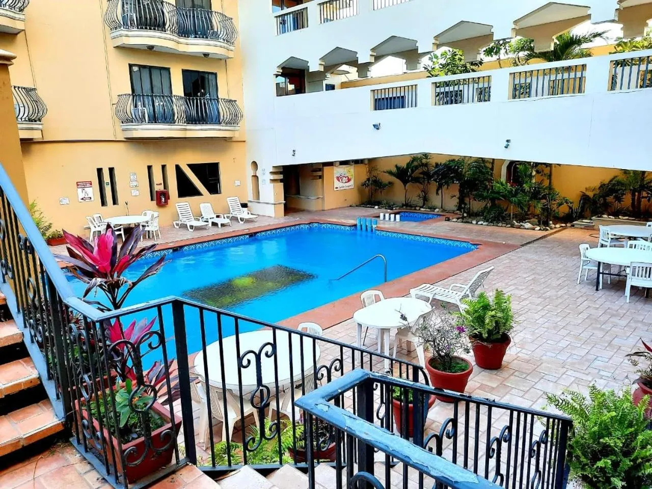 Swimming pool in Grand Royal Tampico