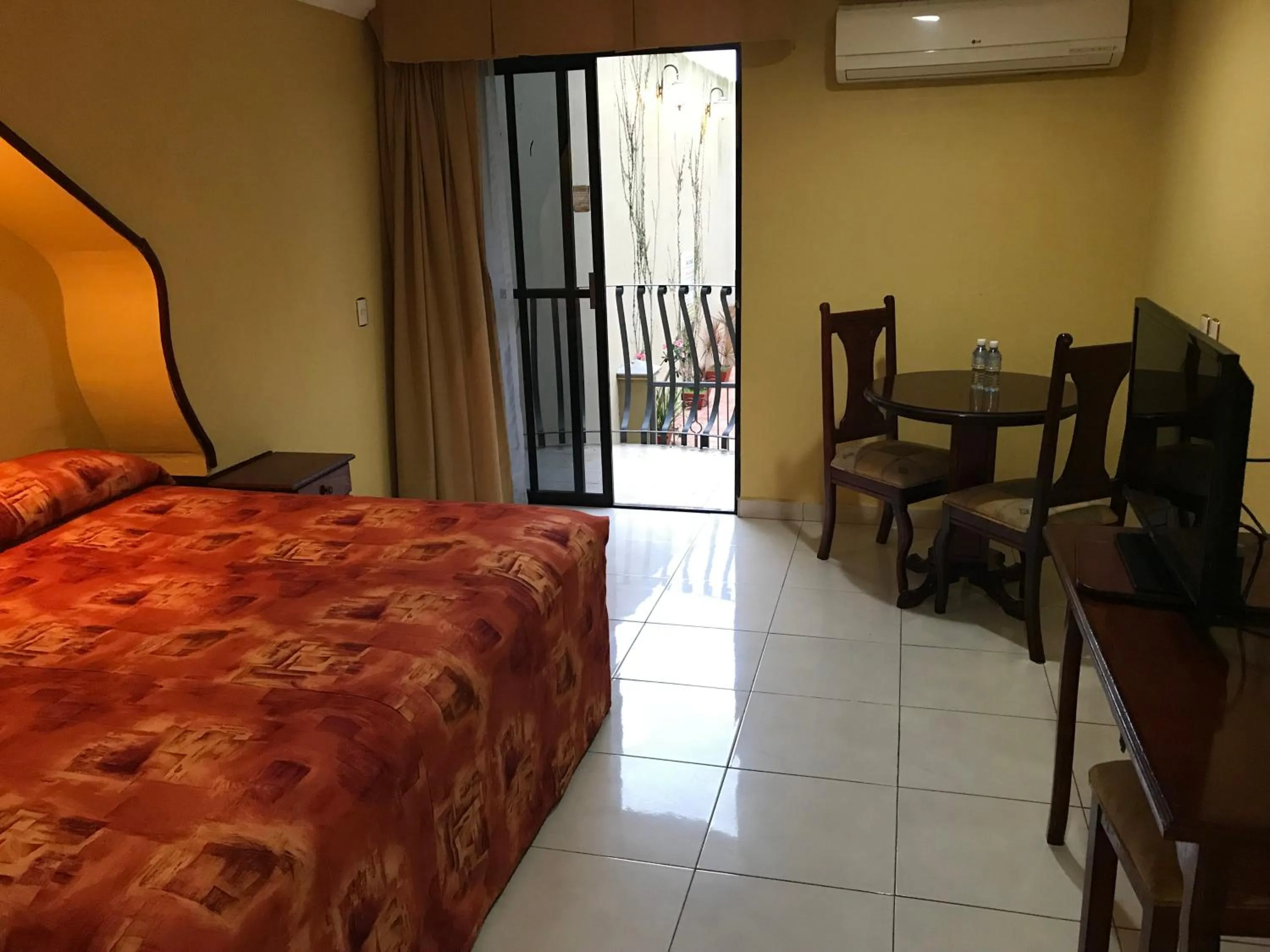 Bed in Grand Royal Tampico