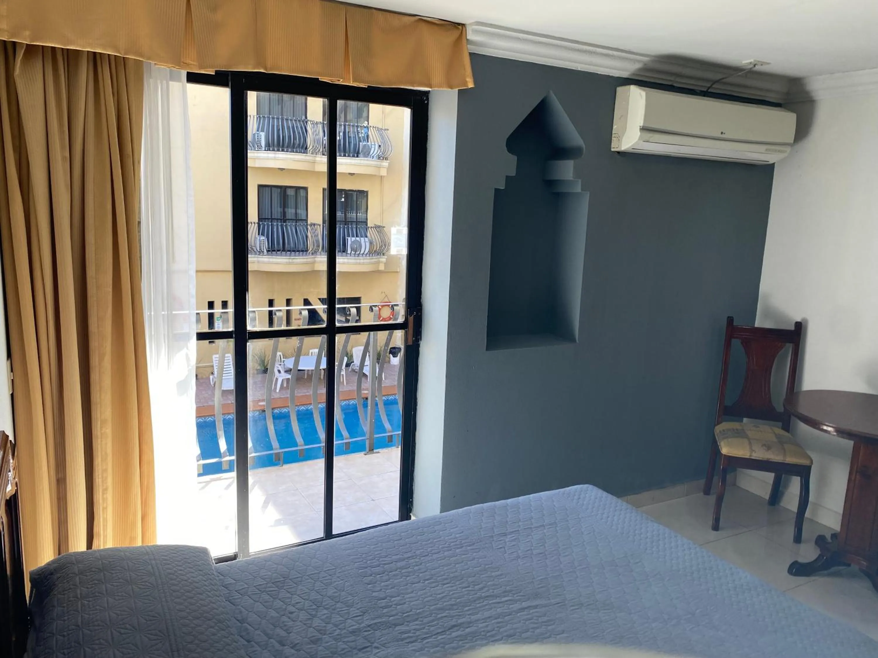 Bed in Grand Royal Tampico