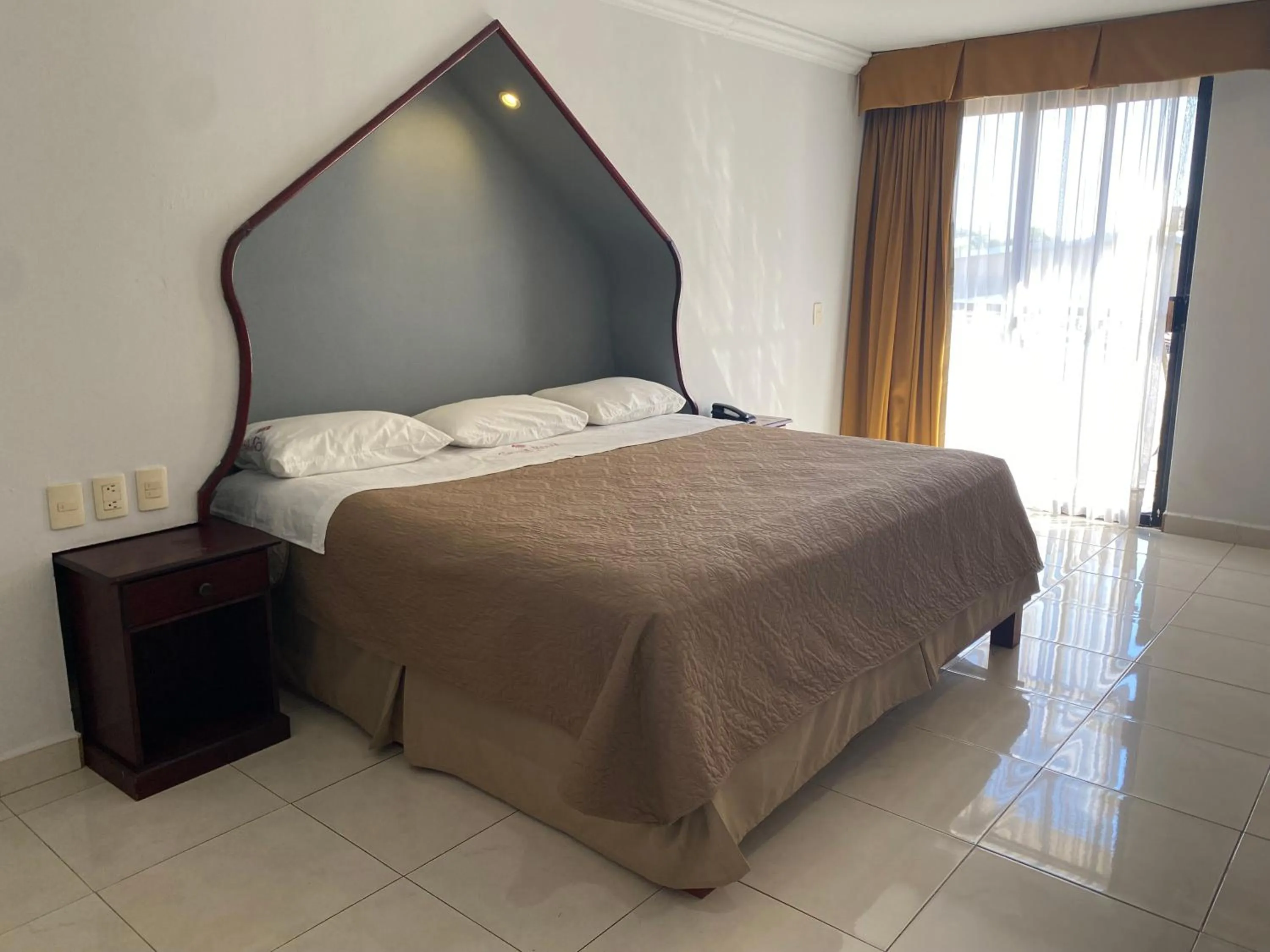 Bed in Grand Royal Tampico