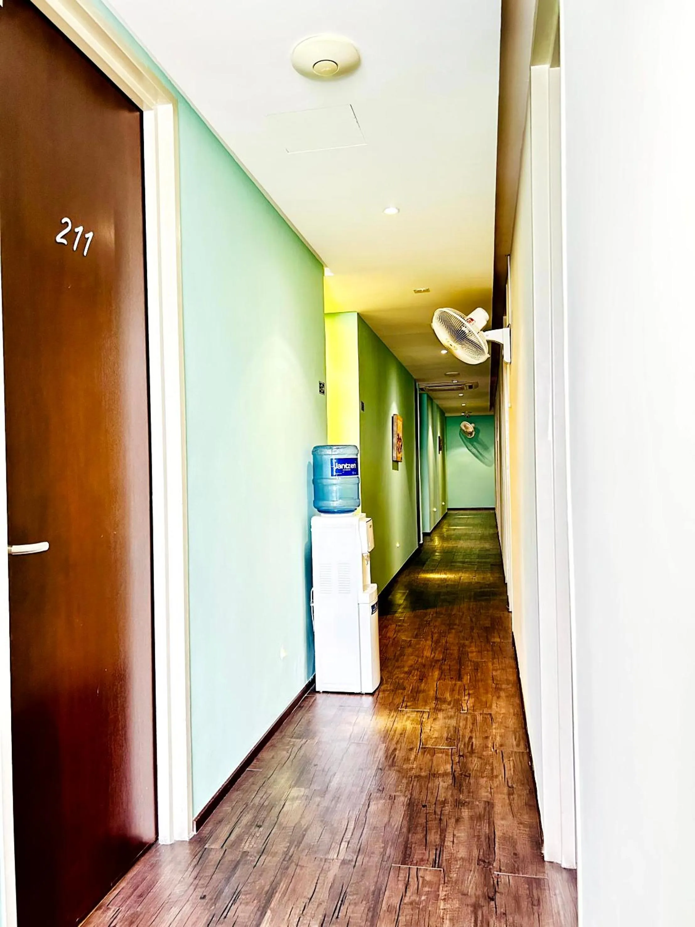 Coffee/tea facilities in Kino Hotel