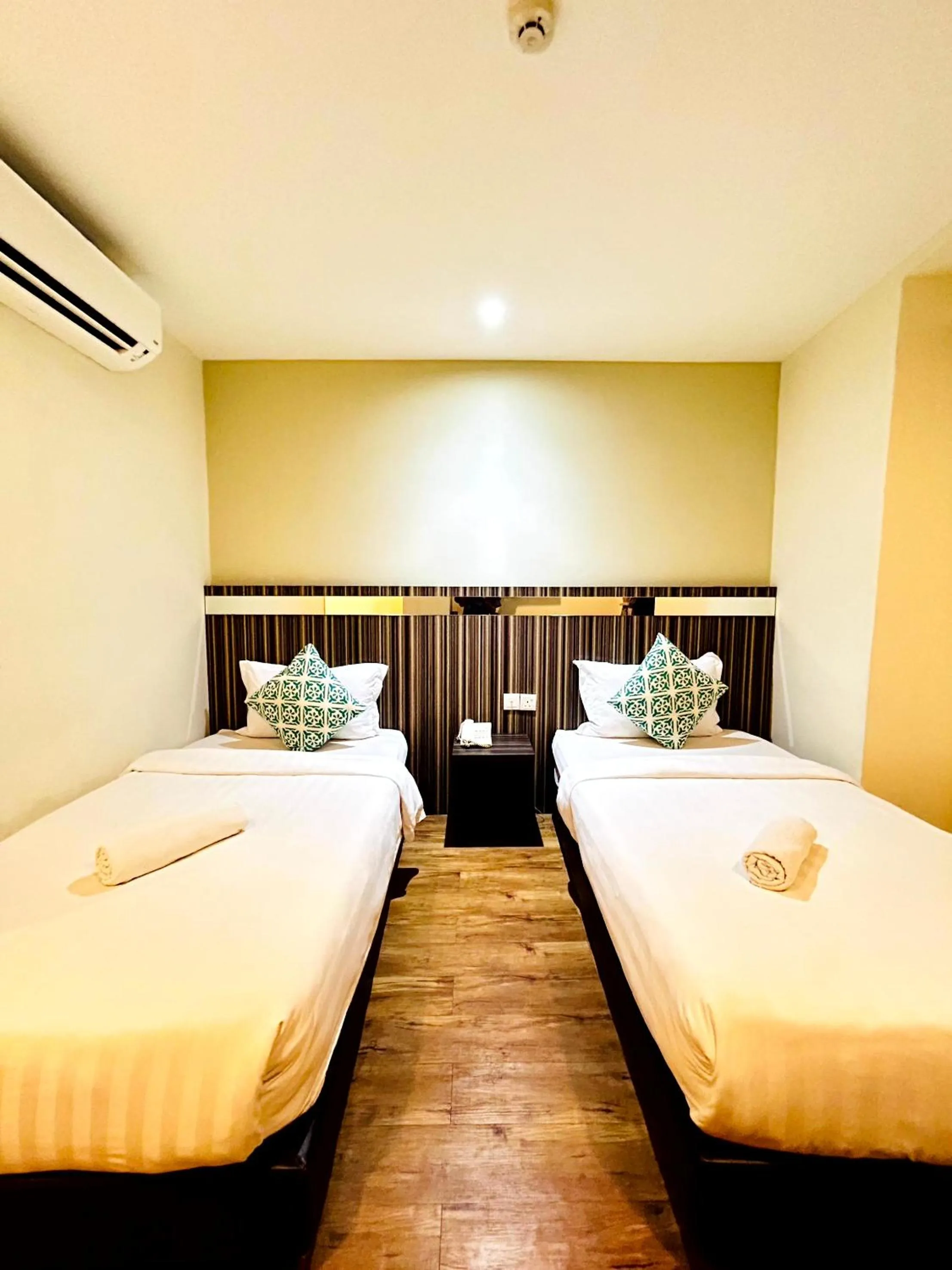 Photo of the whole room, Bed in Kino Hotel