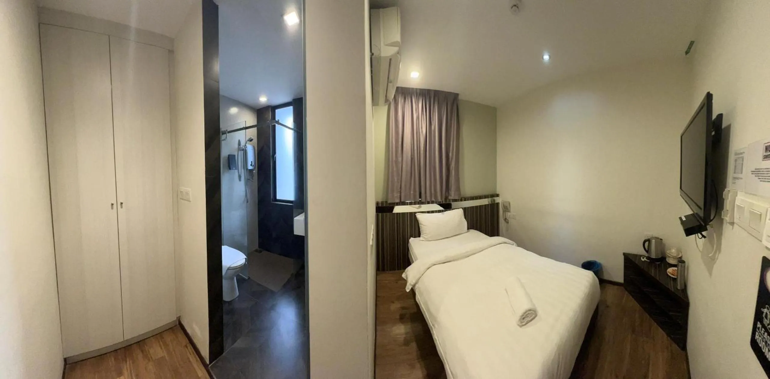 Photo of the whole room, Bed in Kino Hotel