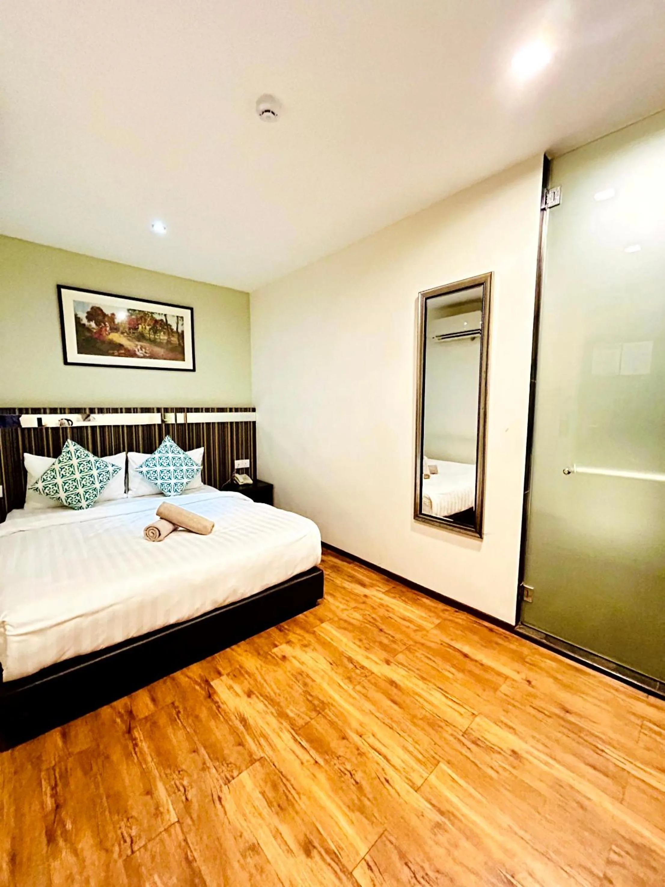 Bedroom, Bed in Kino Hotel