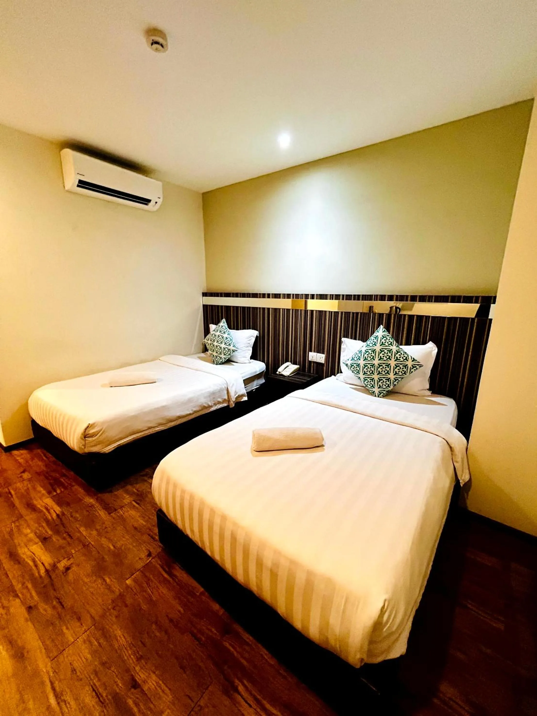 Photo of the whole room, Bed in Kino Hotel