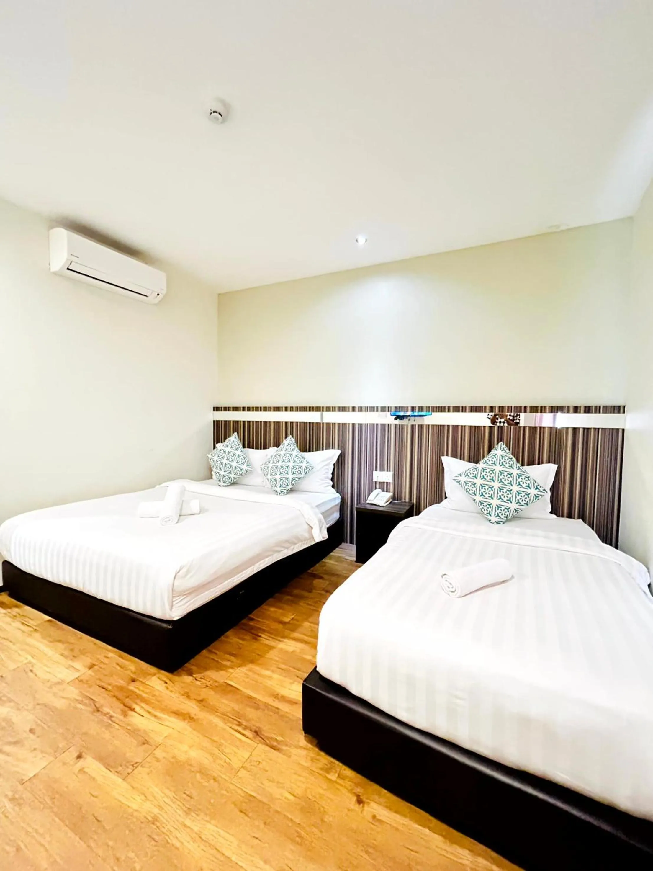 Photo of the whole room, Bed in Kino Hotel