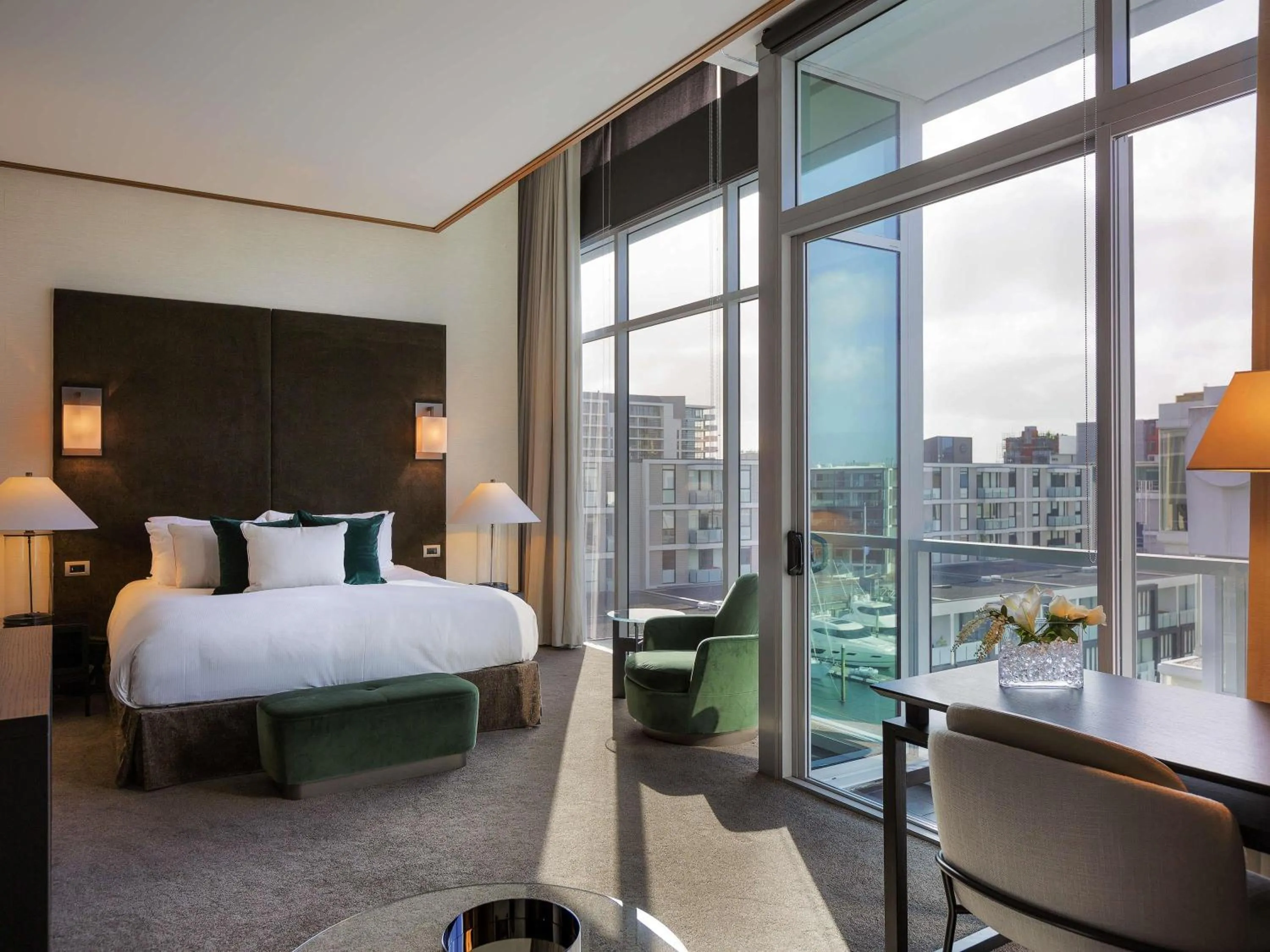 Photo of the whole room, Bed in Sofitel Auckland Viaduct Harbour