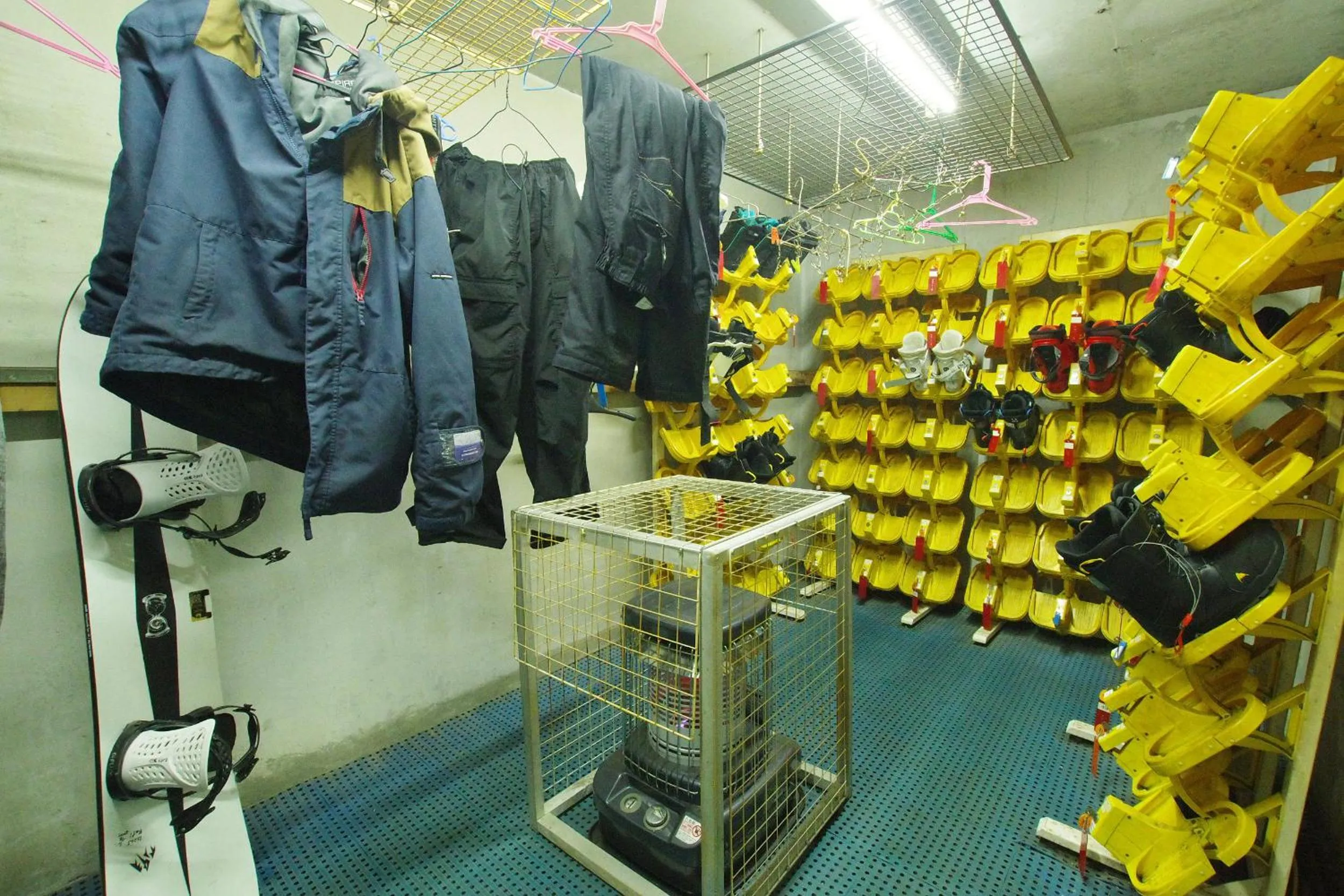 microwave in Hakuba Ski-Kan