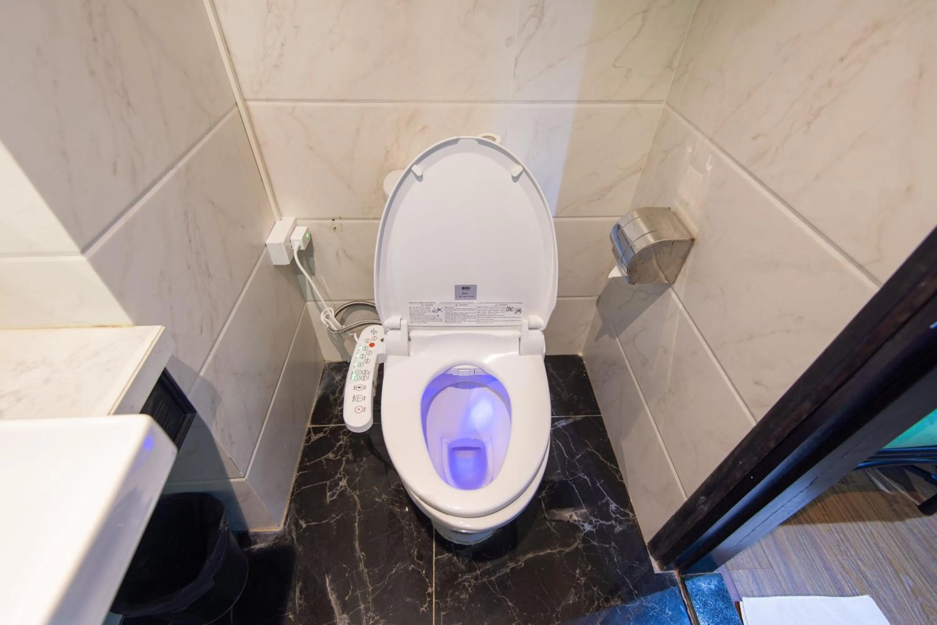 Toilet in 22Land Residence Hotel & Spa 52 Ngo Huyen