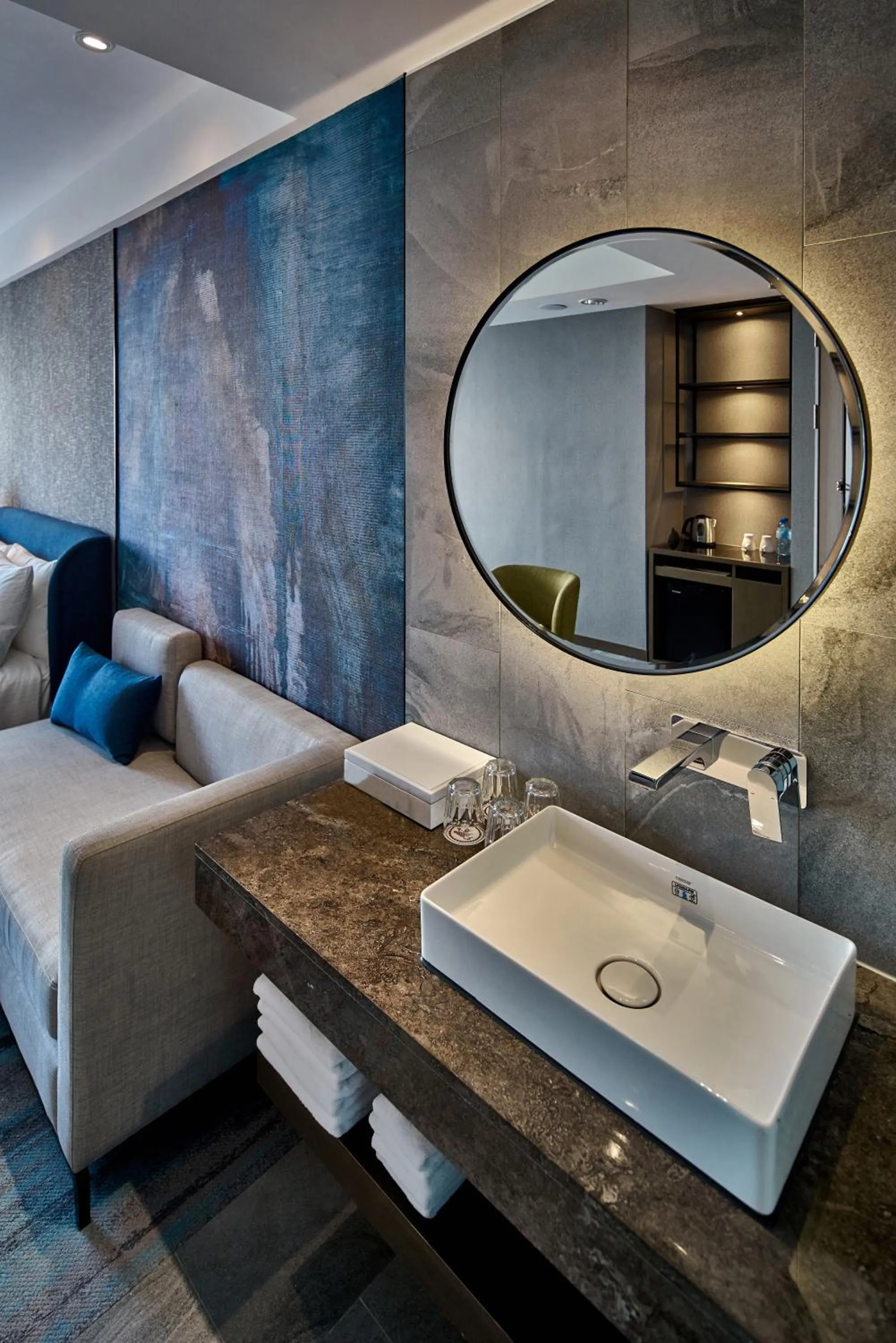 Bathroom, Bed in Harbour 10 Hotel