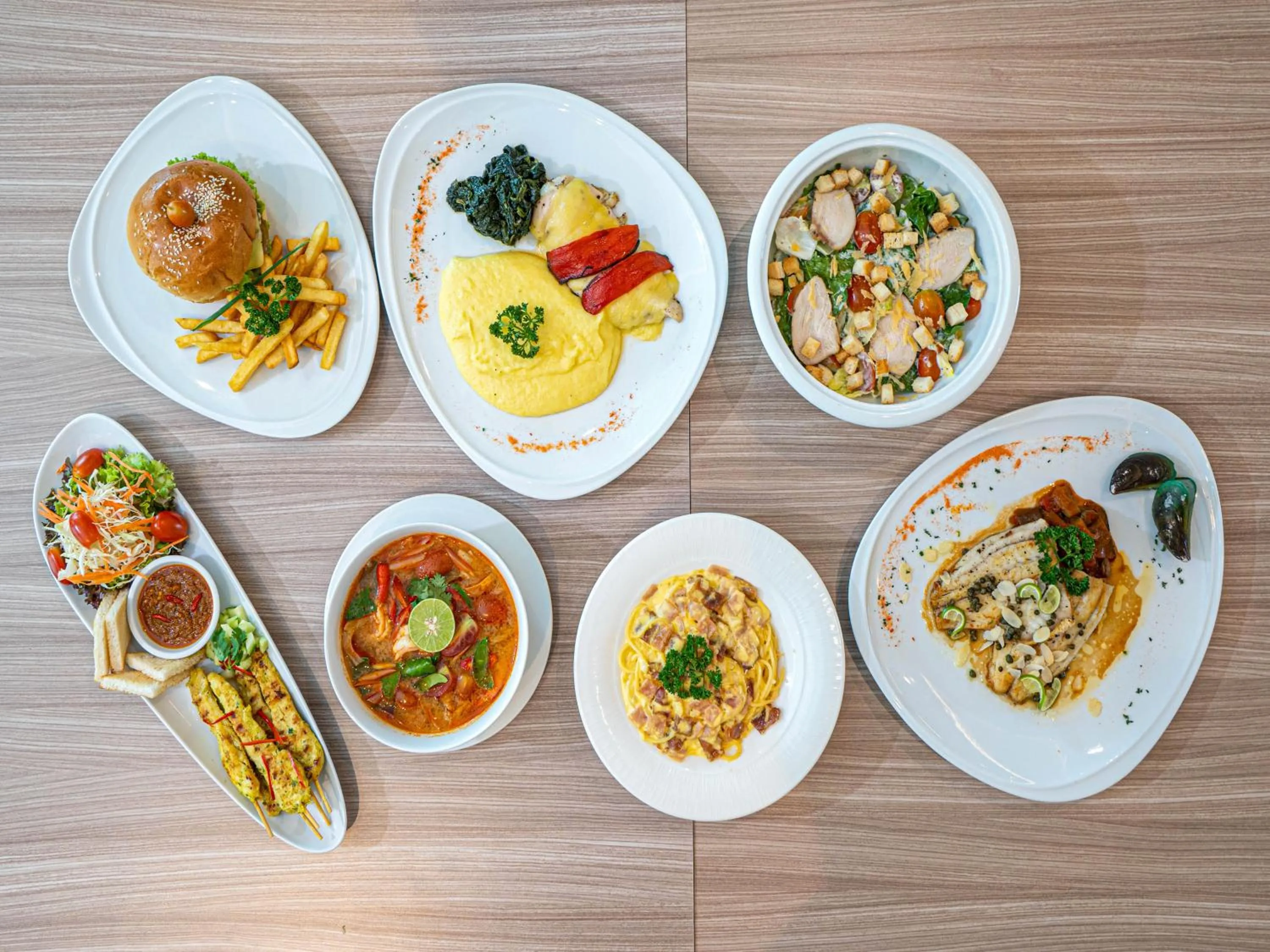 Restaurant/places to eat, Lunch and Dinner in Patong Bay Residence