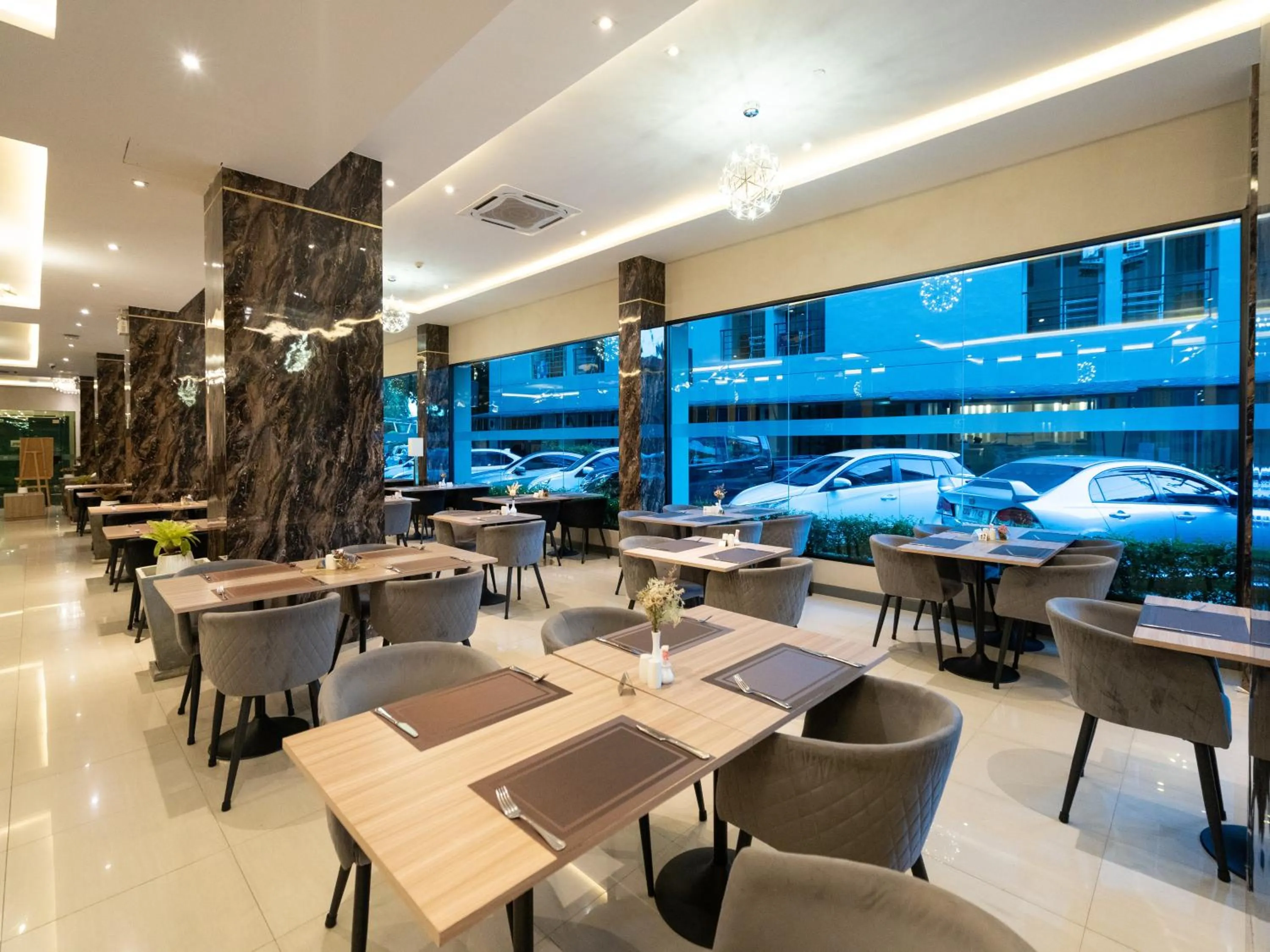 Restaurant/Places to Eat in Patong Bay Residence