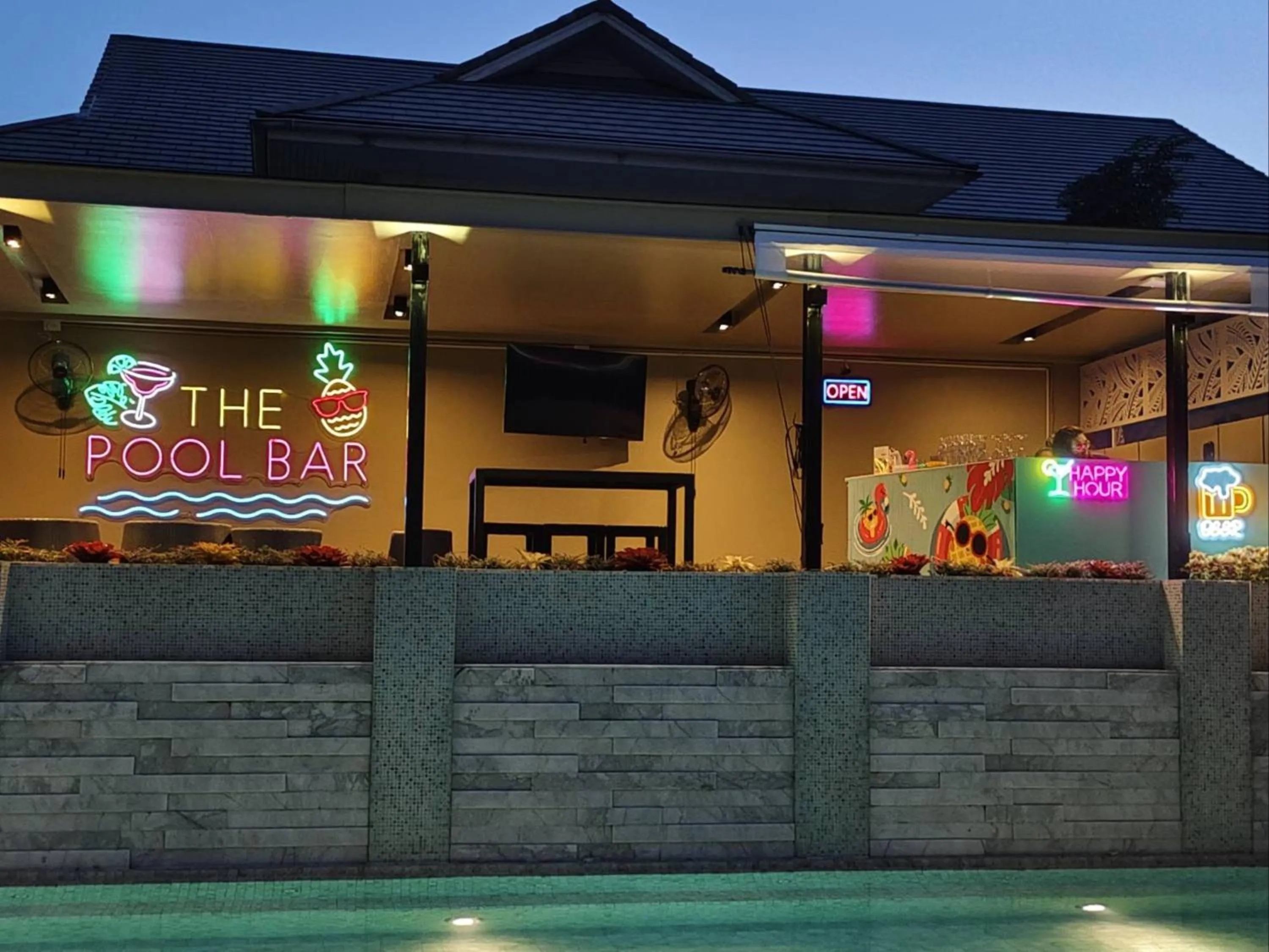 Restaurant/places to eat in Patong Bay Residence