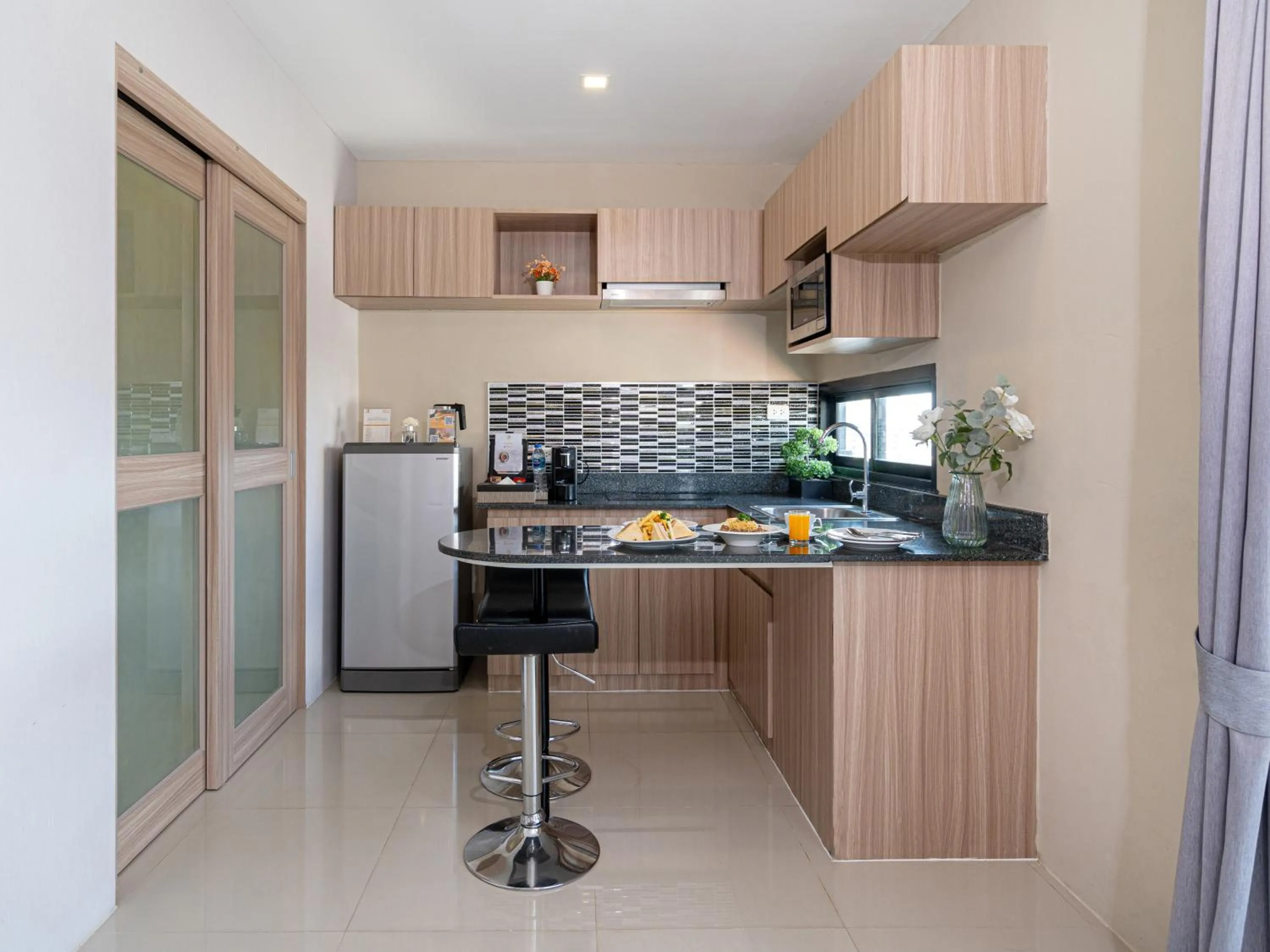 kitchen, Kitchen/Kitchenette in Patong Bay Residence