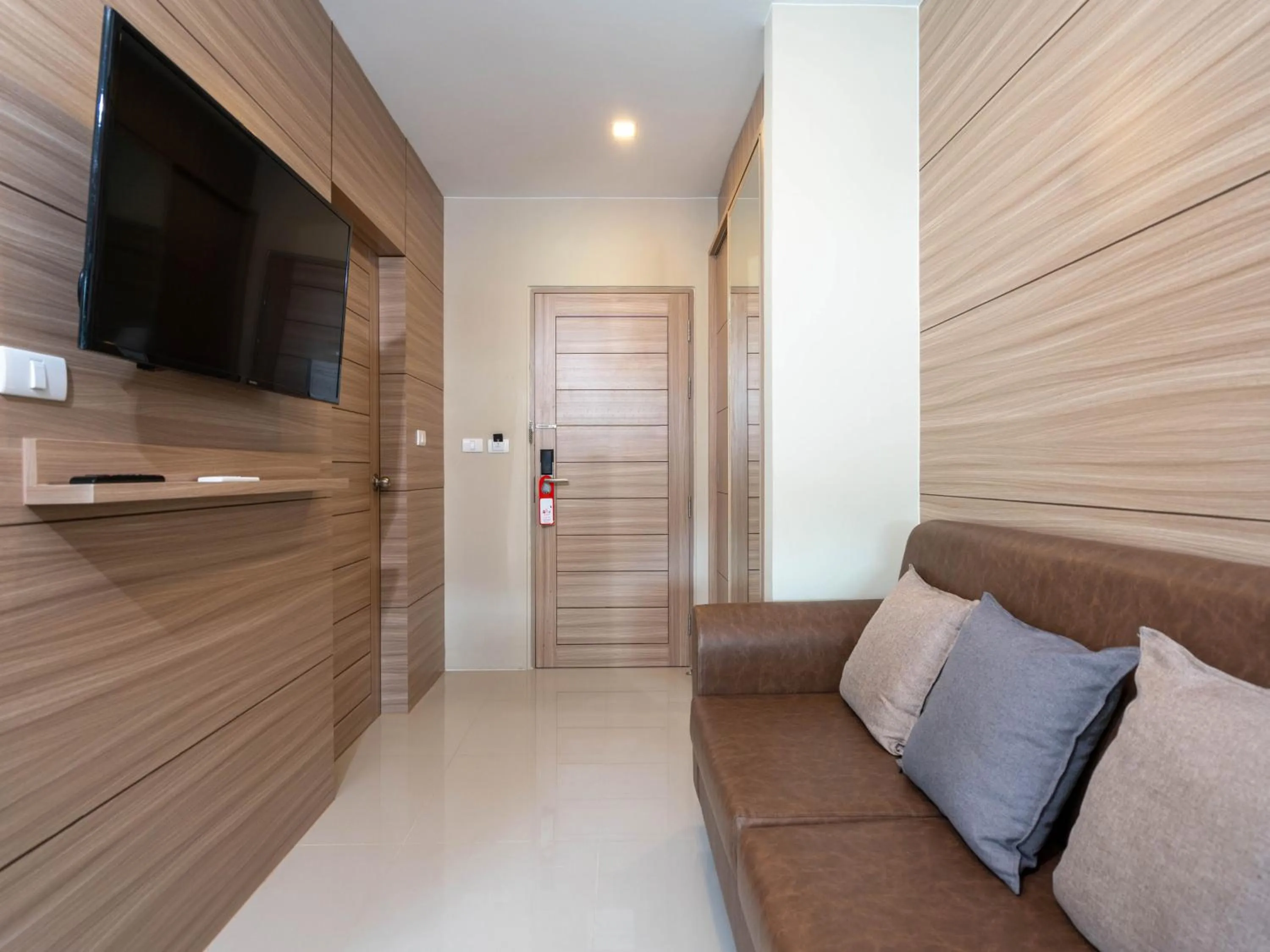 Living room, Seating Area in Patong Bay Residence