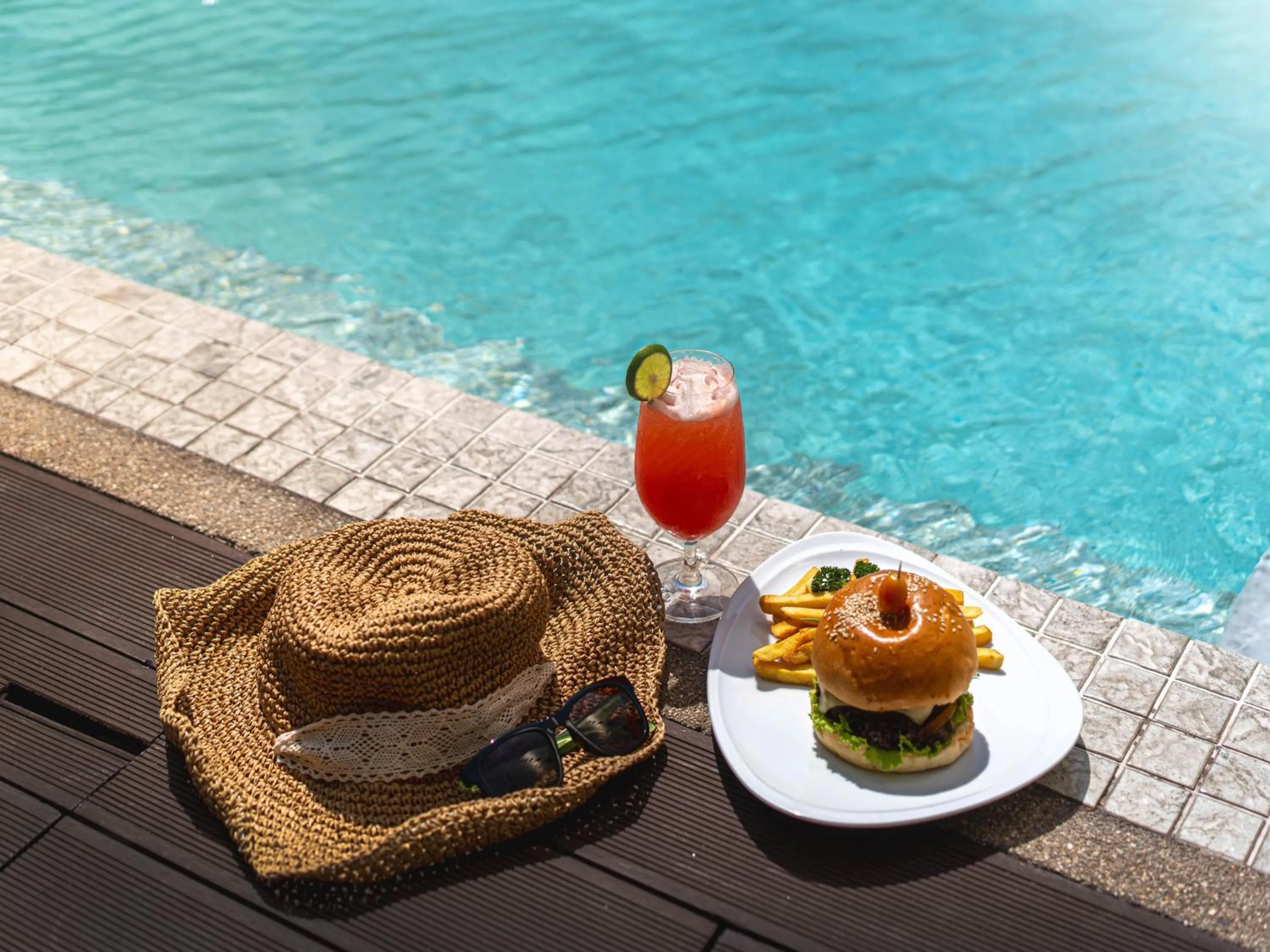 Restaurant/places to eat in Patong Bay Residence