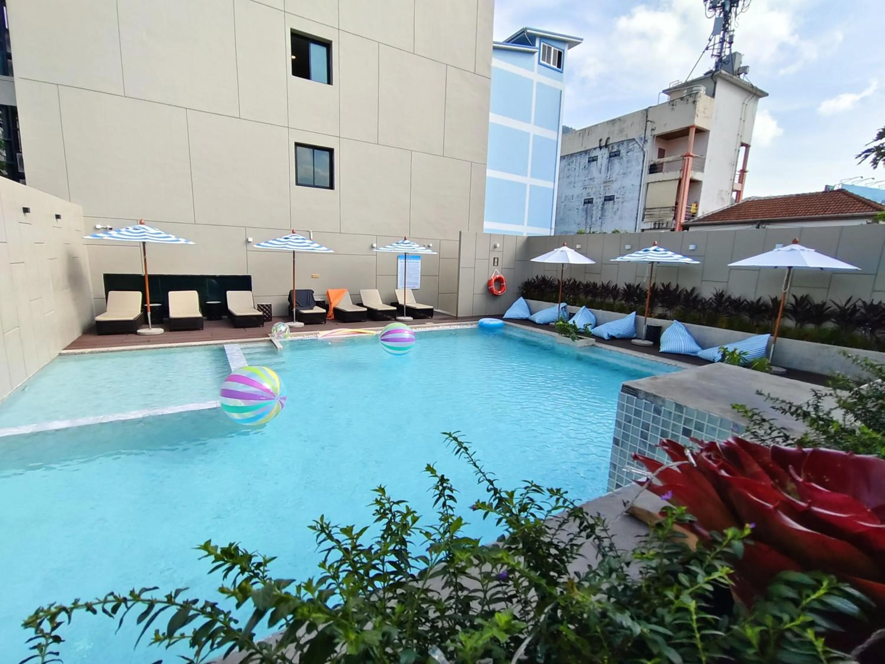Swimming Pool in Patong Bay Residence