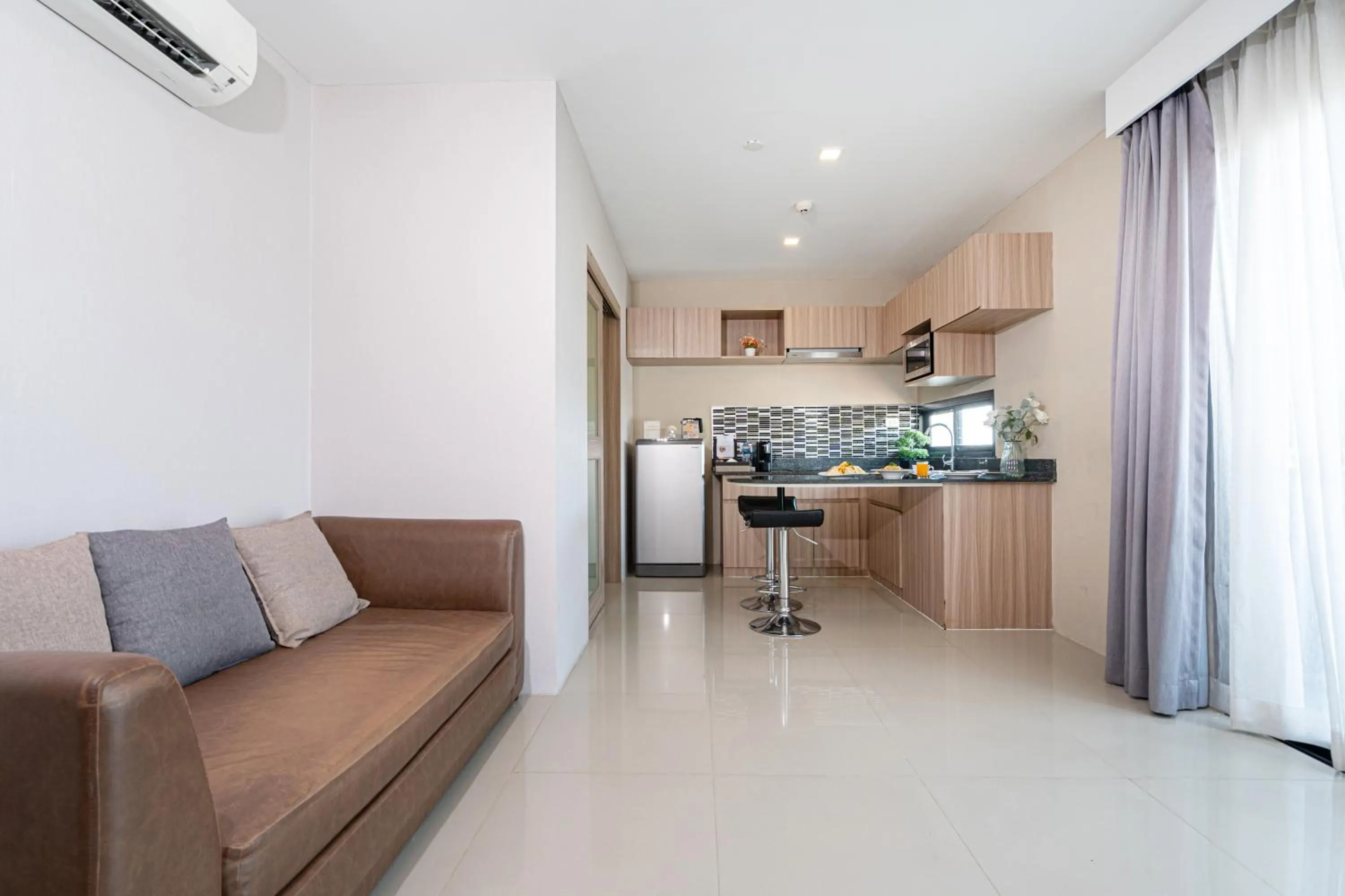 Living room, Kitchen/Kitchenette in Patong Bay Residence